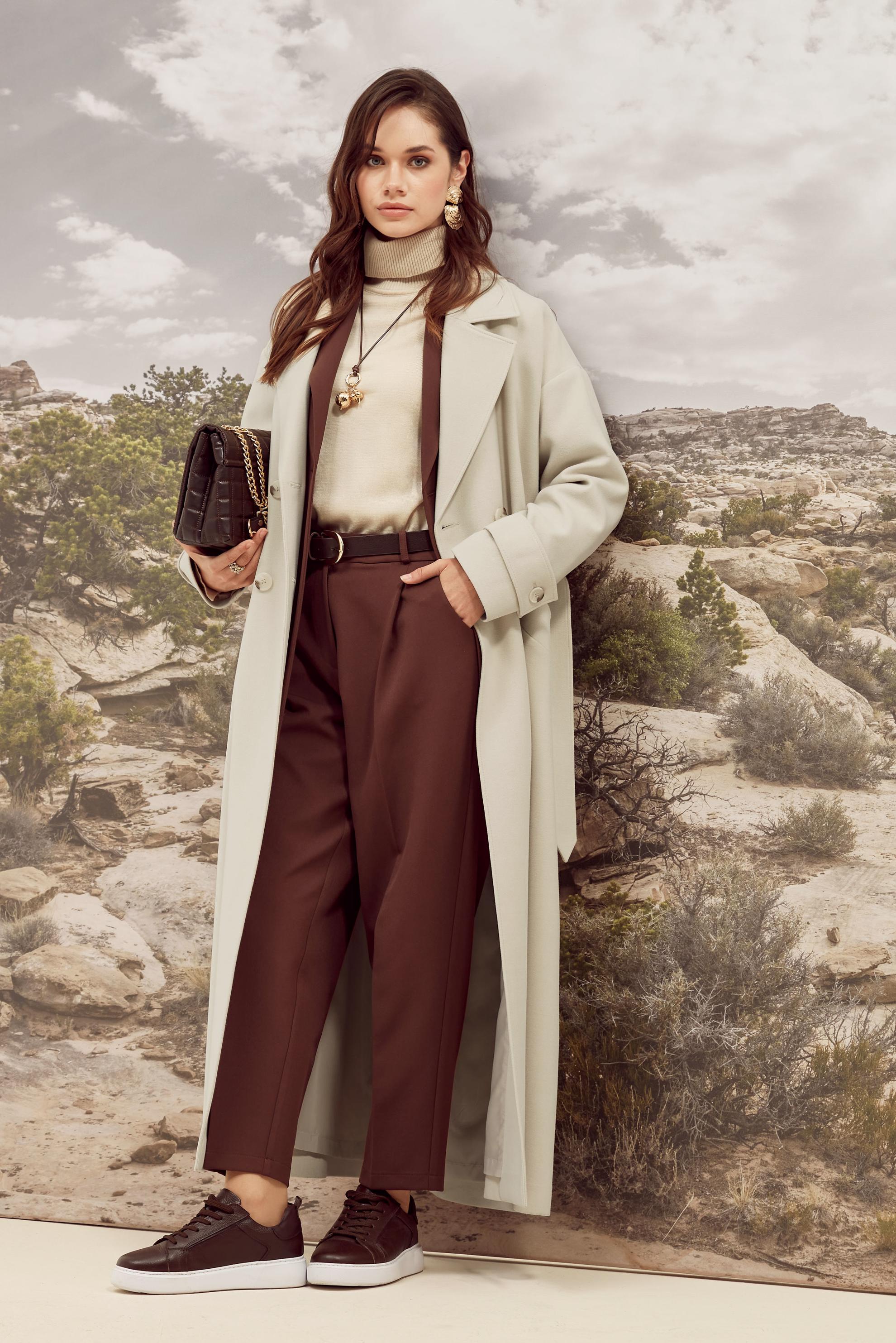 Tesettür giyim BEJ KEMERLİ KAŞE MANTO 90605