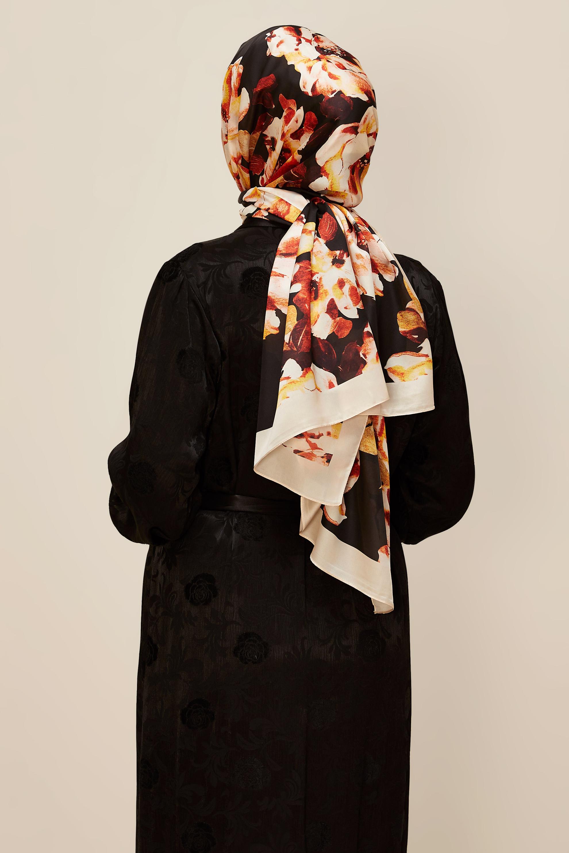 Tesettür giyim SİYAH ALVİNA ÇİÇEK DESENLİ ŞAL 8601