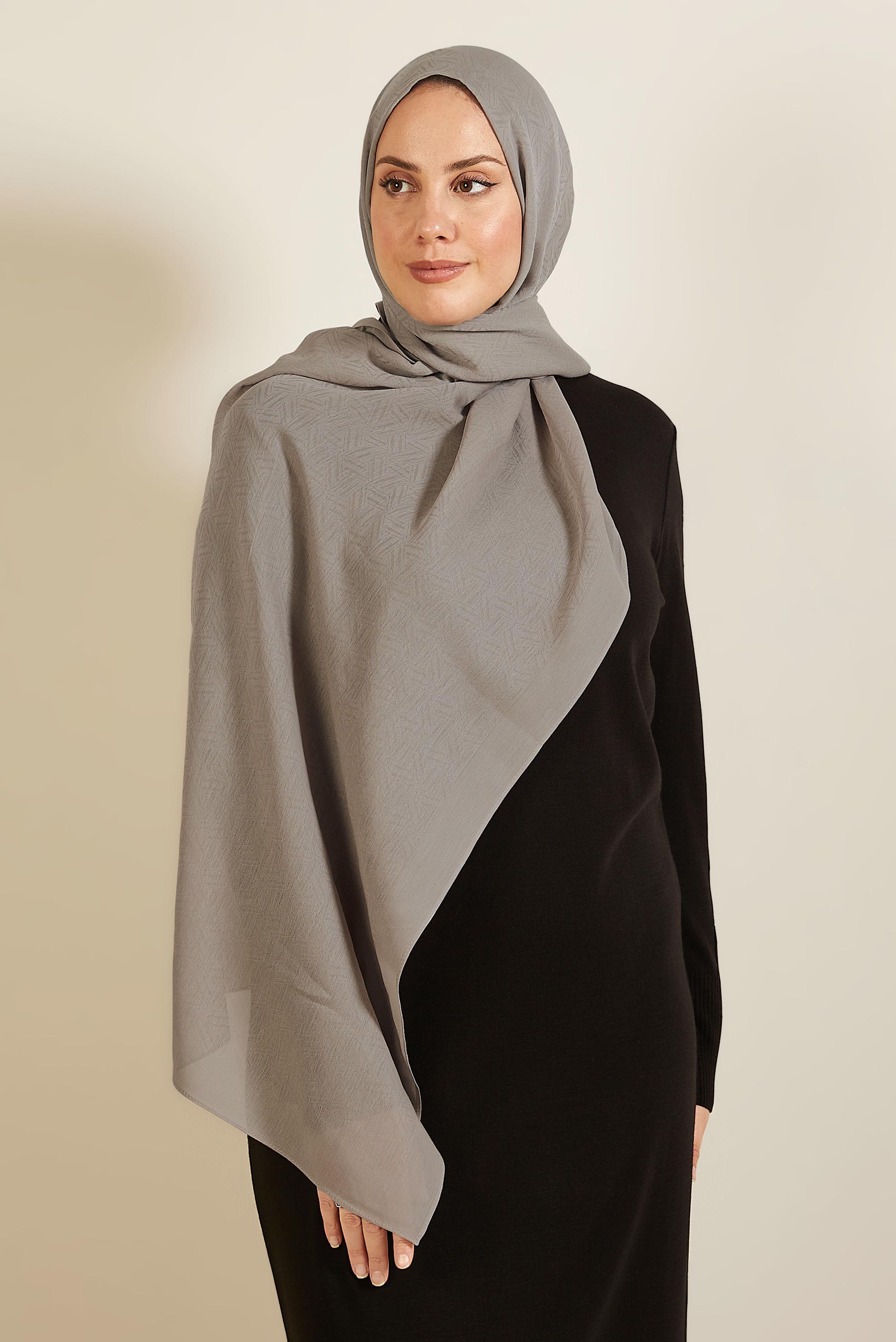 Tesettür giyim BEJ ALVİNA VELLURE ŞAL 8613