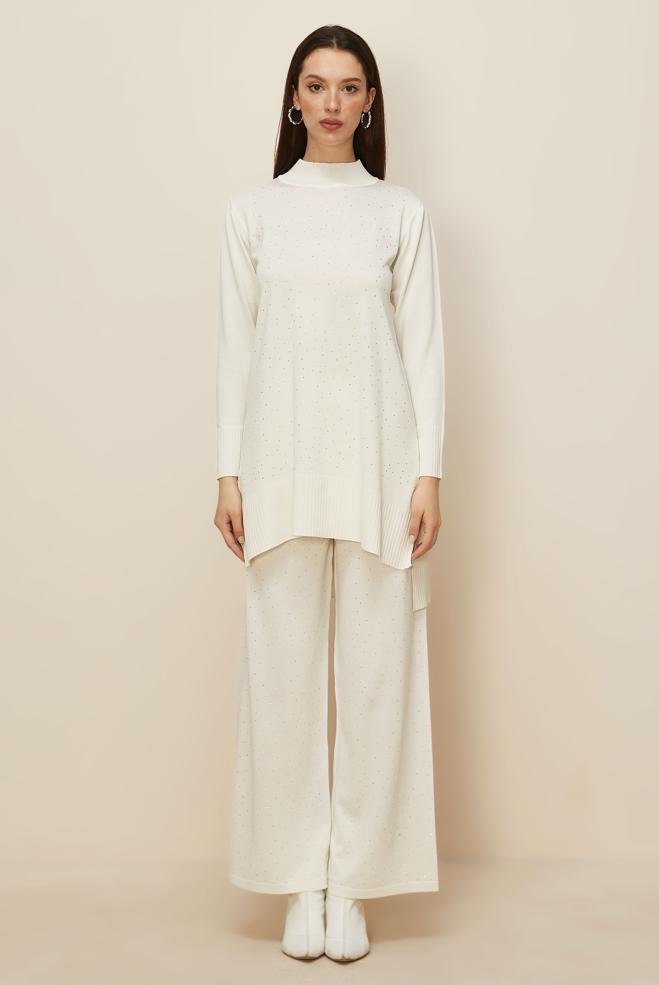 Tesettür giyim BEYAZ PANTOLONLU TAŞ BASKILI TRİKO TAKIM 45863 - ALVİNA