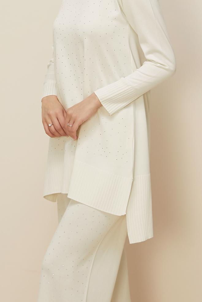 Tesettür giyim BEYAZ PANTOLONLU TAŞ BASKILI TRİKO TAKIM 45863 - ALVİNA