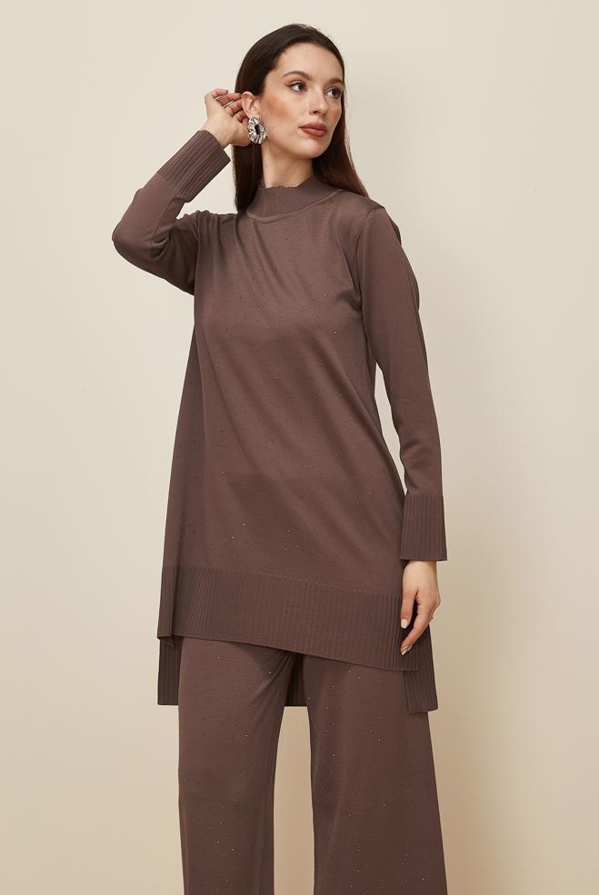 Tesettür giyim KAHVE PANTOLONLU TAŞ BASKILI TRİKO TAKIM 45863 - ALVİNA