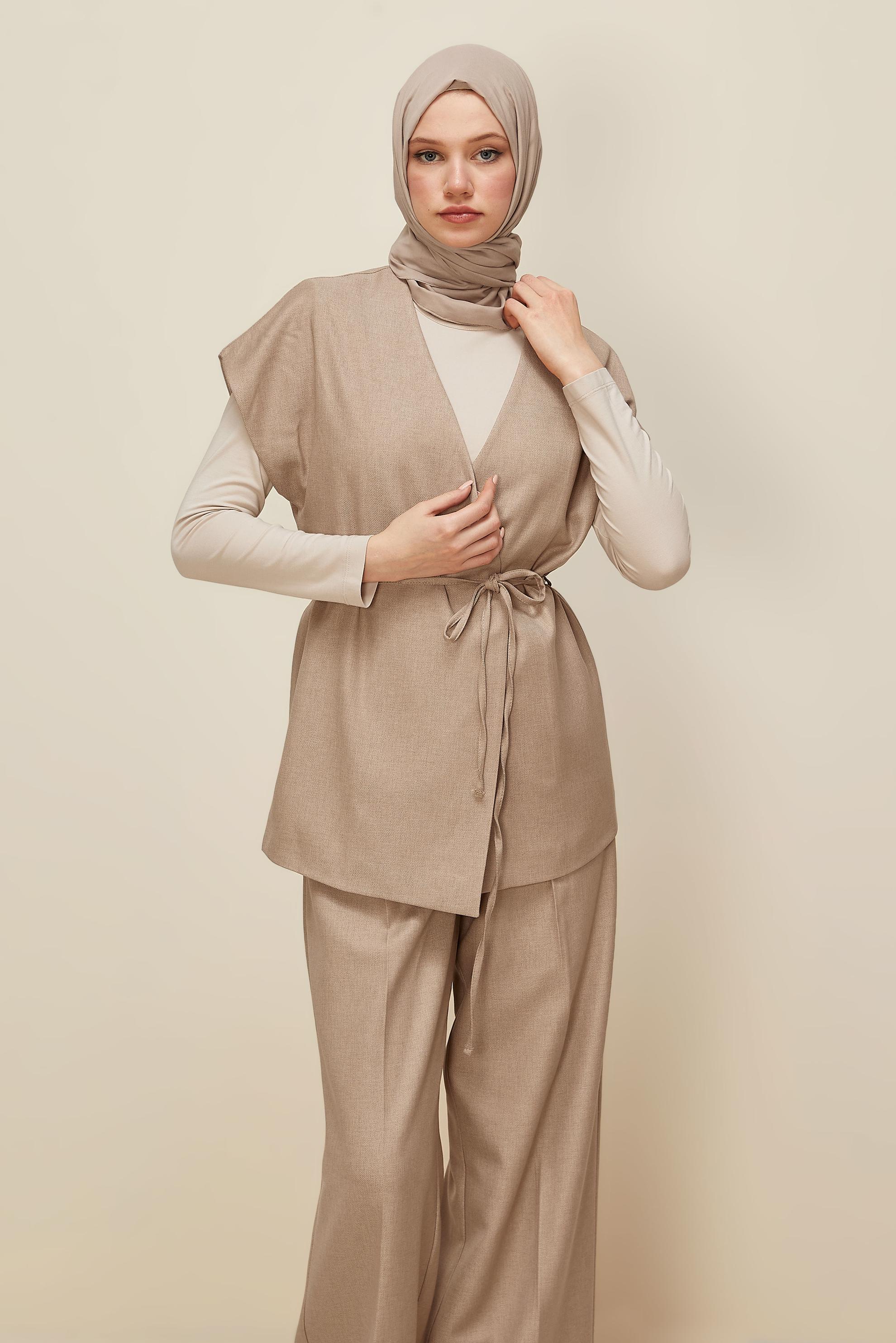 Vêtements hijab BEIGE TAILLEUR PANTALON CEINTURÉ 46020