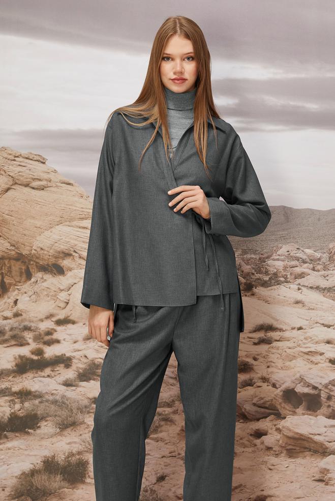 Tesettür giyim GRİ BAĞLAMA DETAYLI PANTOLONLU TAKIM 46045 - ALVİNA