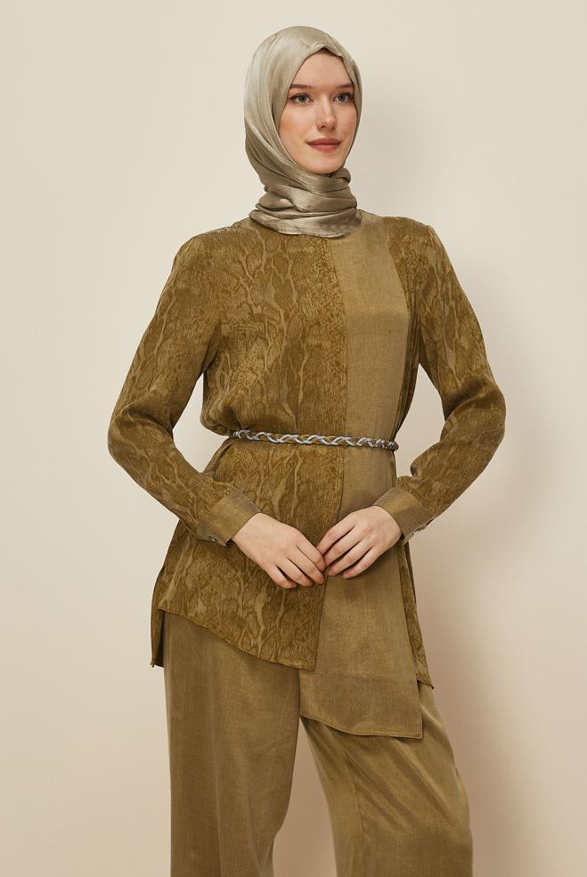 Tesettür giyim SARI PANTOLONLU KUŞAKLI TAKIM 46139 - ALVİNA