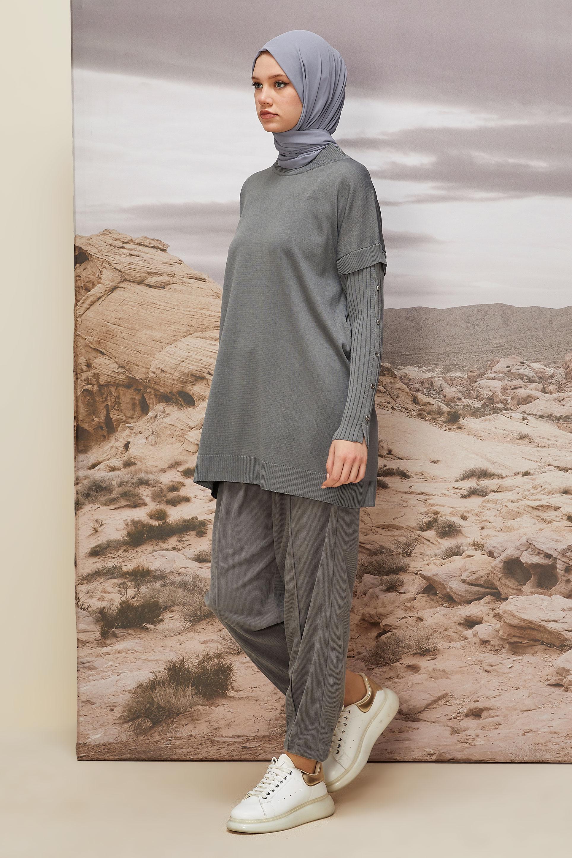 Tesettür giyim GRİ DÜĞME DETAYLI TRİKO TUNİK 45853