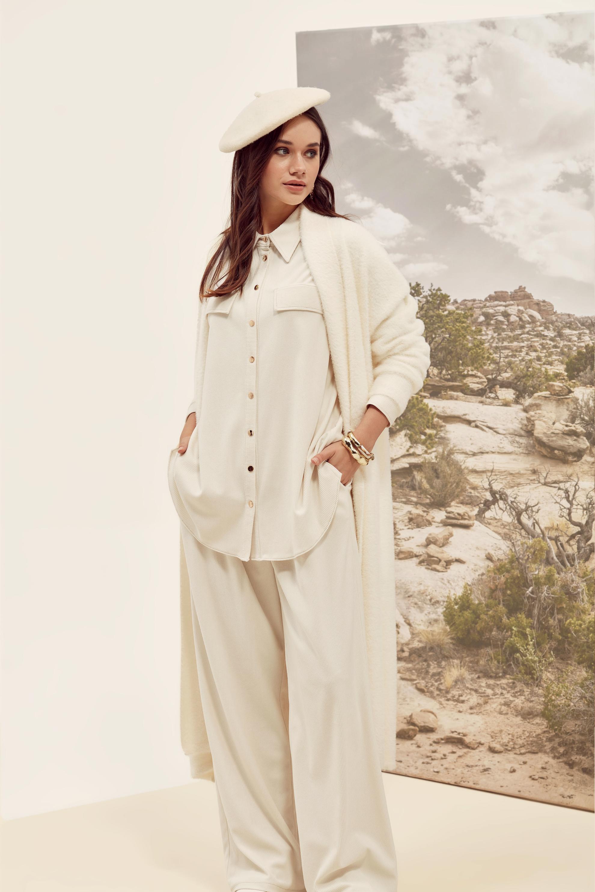 Tesettür giyim BEYAZ TRİKO HIRKA 45925