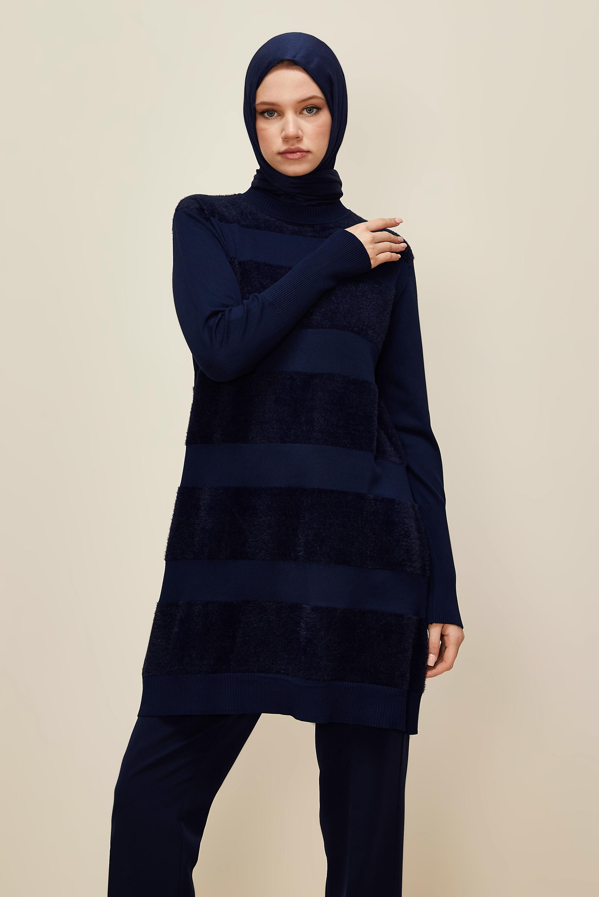 Vêtements hijab BLEU MARINE TUNIQUE EN MAILLE RAYÉE 45930