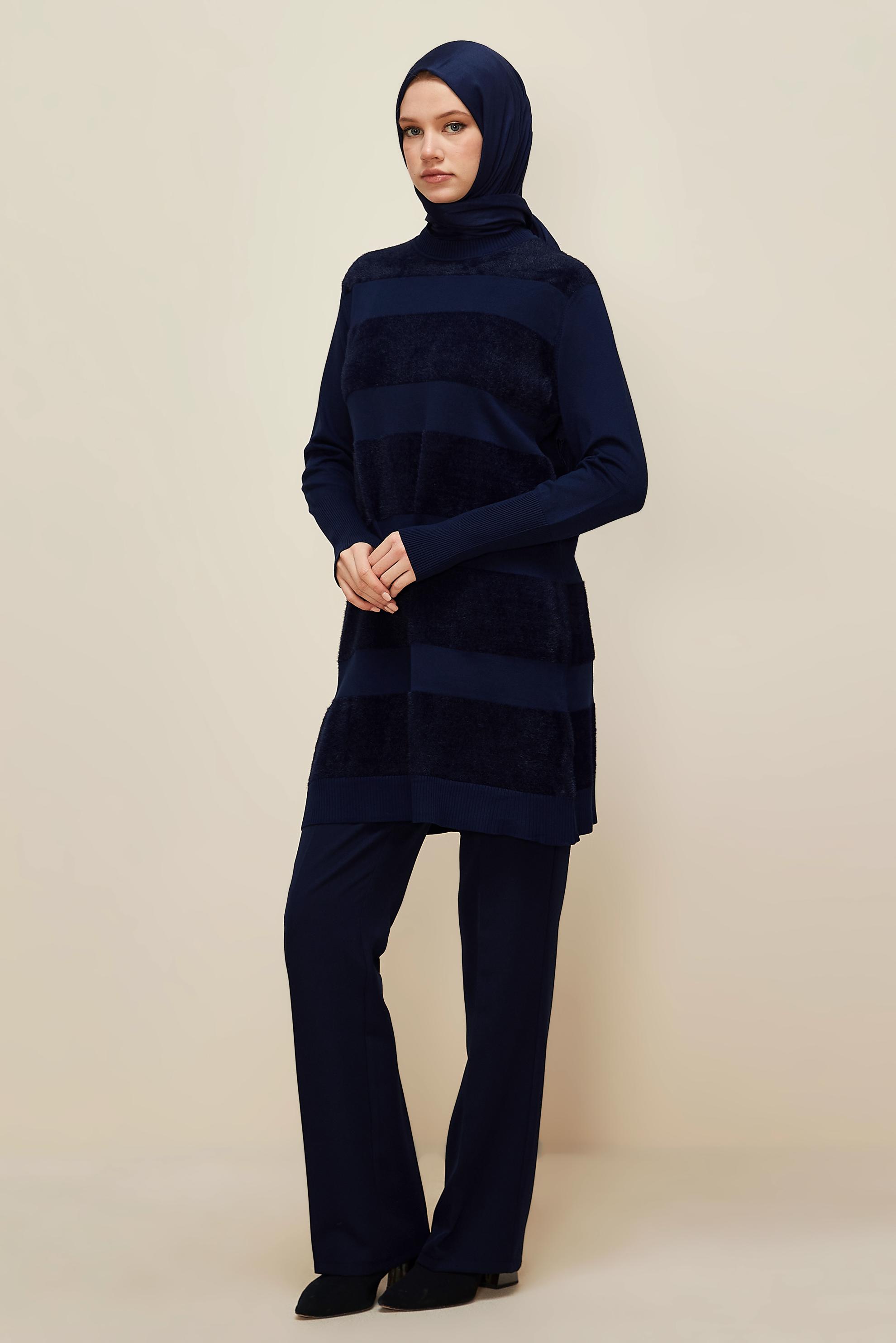 Vêtements hijab BLEU MARINE TUNIQUE EN MAILLE RAYÉE 45930