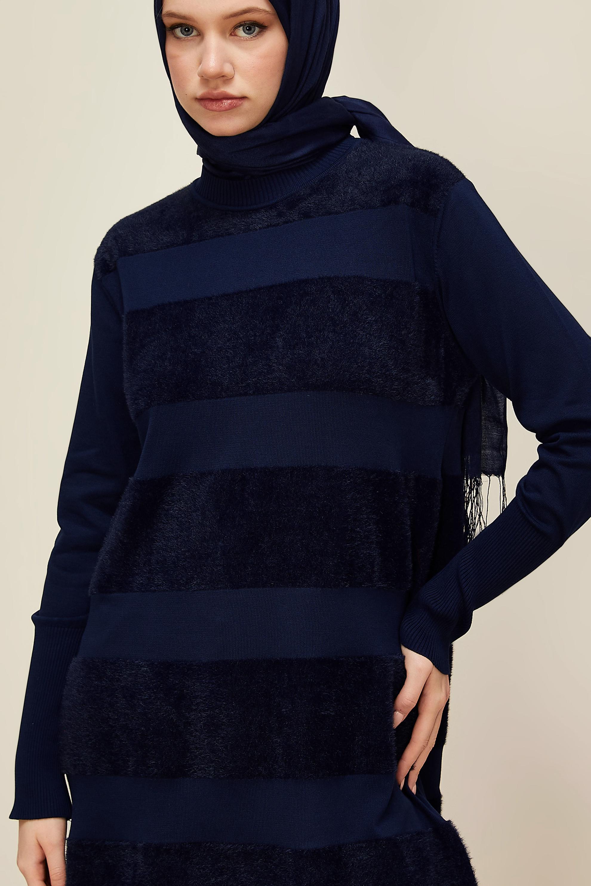 Vêtements hijab BLEU MARINE TUNIQUE EN MAILLE RAYÉE 45930