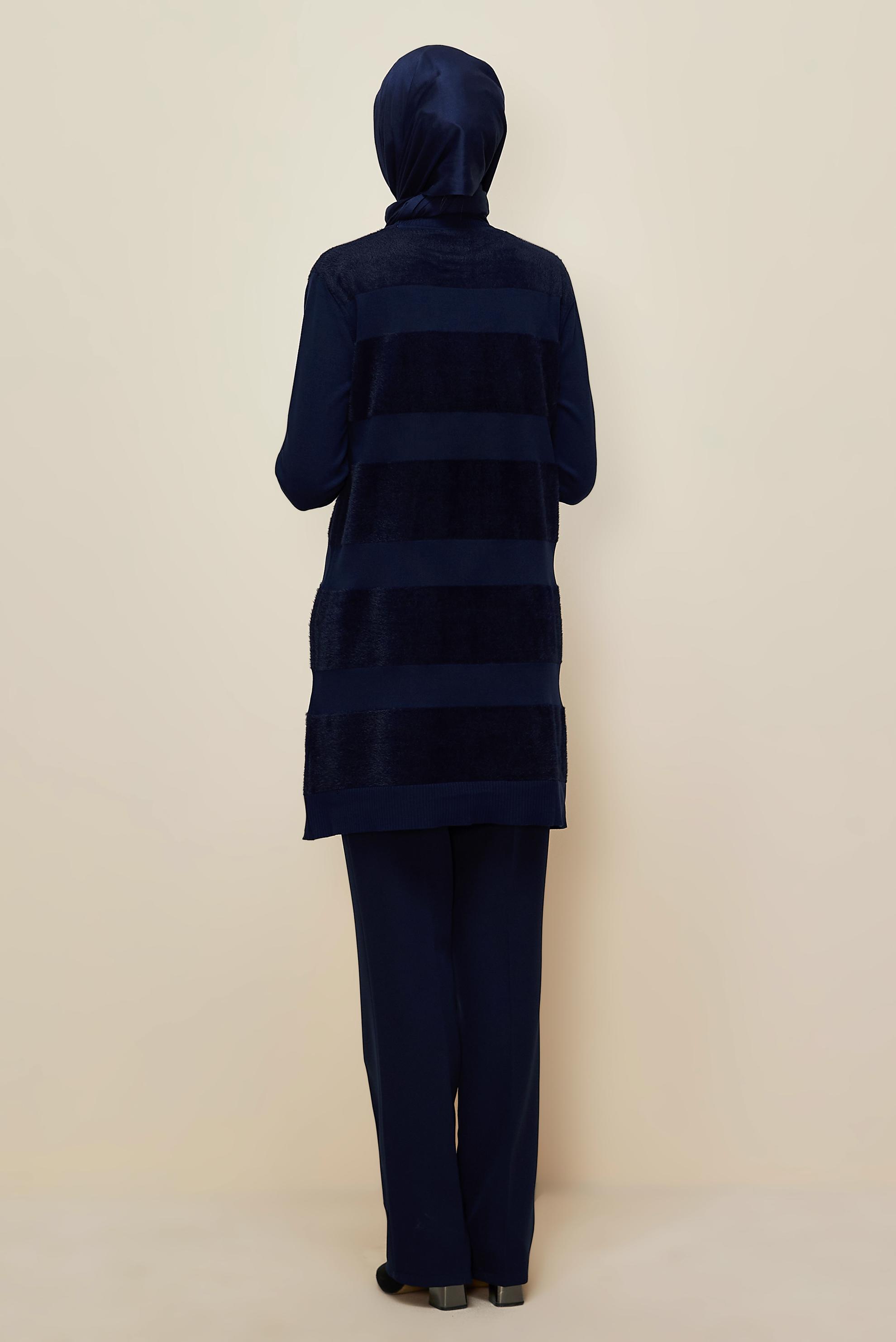 Vêtements hijab BLEU MARINE TUNIQUE EN MAILLE RAYÉE 45930