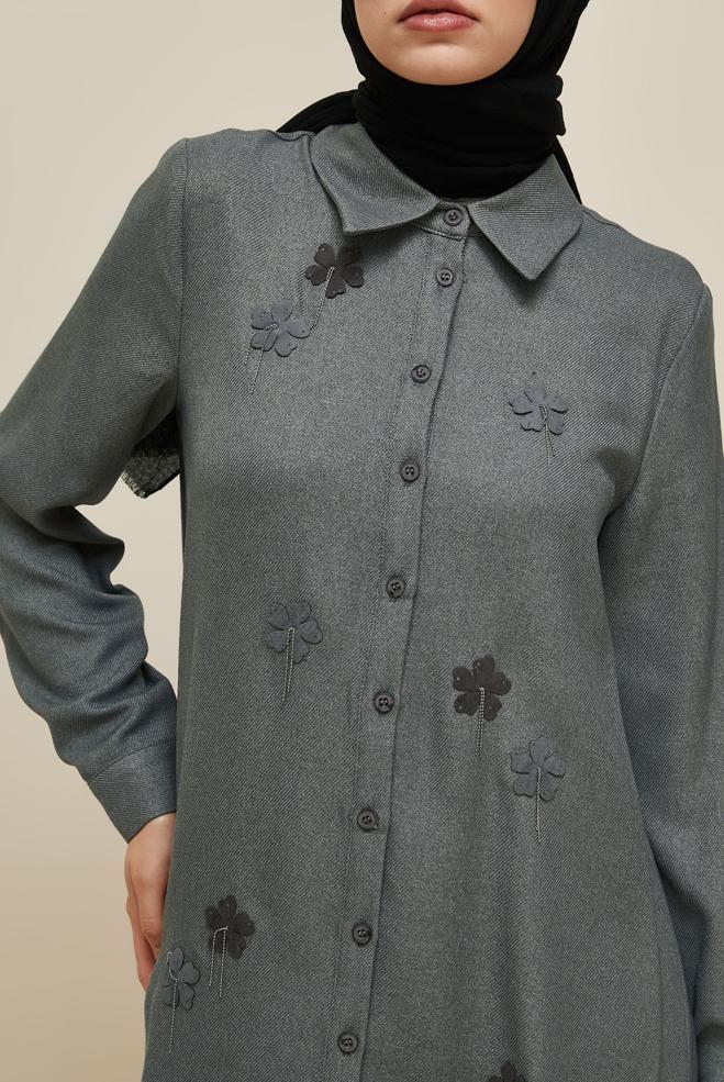 Vêtements hijab GRIS TUNIQUE DÉTAILLÉE DE FLEURS 45945 - ALVİNA