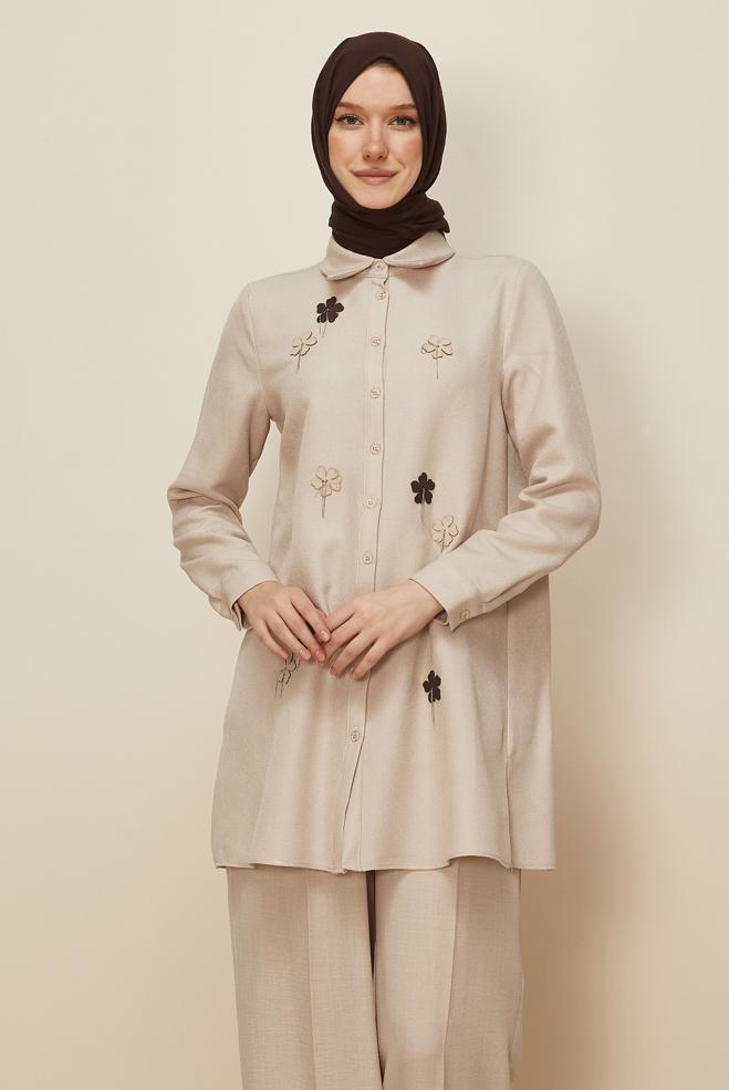 Tesettür giyim EKRU ÇİÇEK DETAYLI TUNİK 45945 - ALVİNA