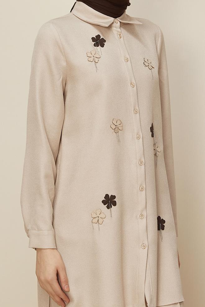 Tesettür giyim EKRU ÇİÇEK DETAYLI TUNİK 45945 - ALVİNA