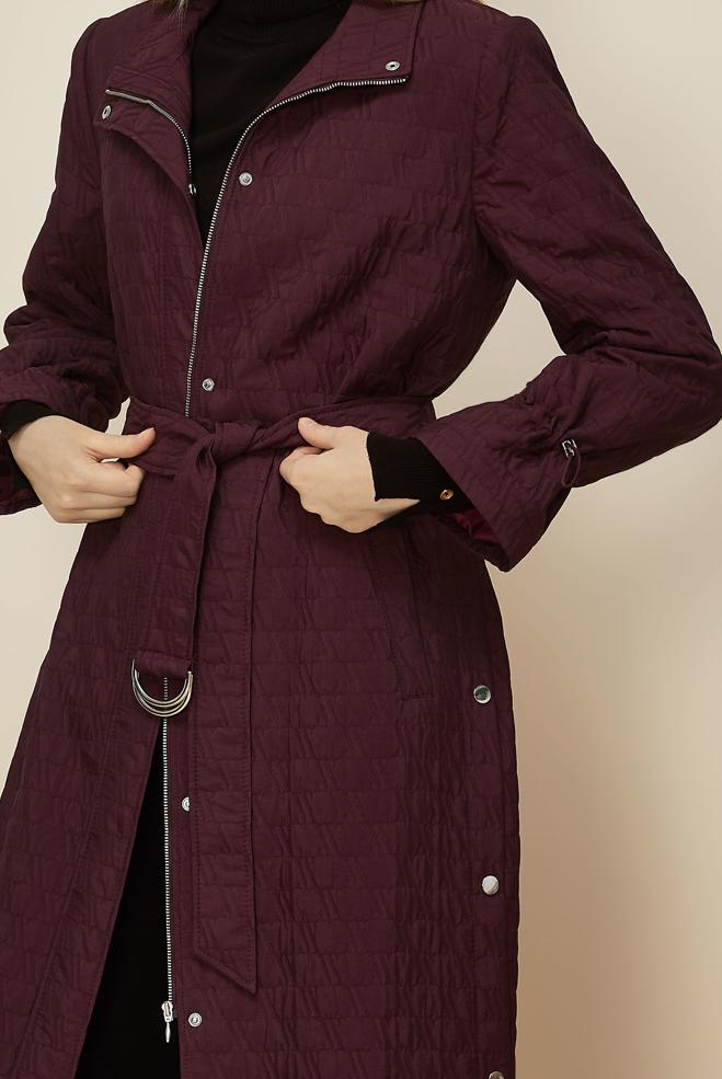 Tesettür giyim BORDO KEMERLİ KAPİTONE TRENÇKOT 10993 - ALVİNA