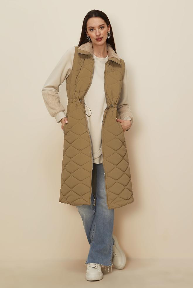 Tesettür giyim BEJ BELİ BÜZGÜLÜ KAPİTONE YELEK 45273 - ALVİNA