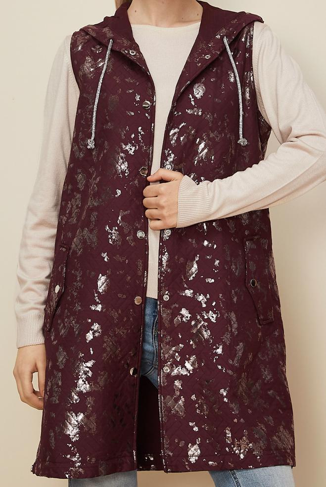 Tesettür giyim BORDO VARAK BASKILI KAPİTONE YELEK 46150 - ALVİNA