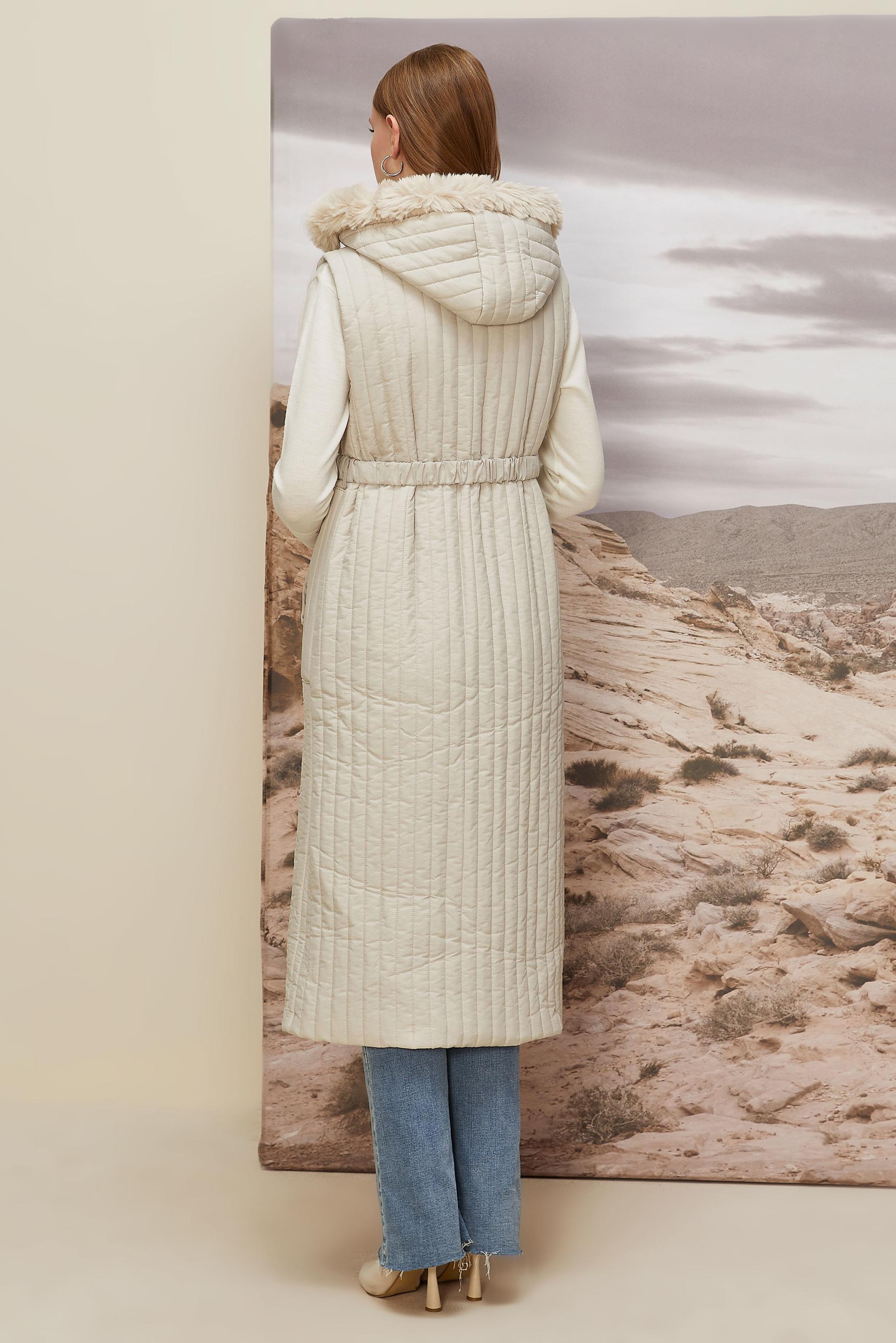 Tesettür giyim BEJ KAPİTONE YELEK 90596