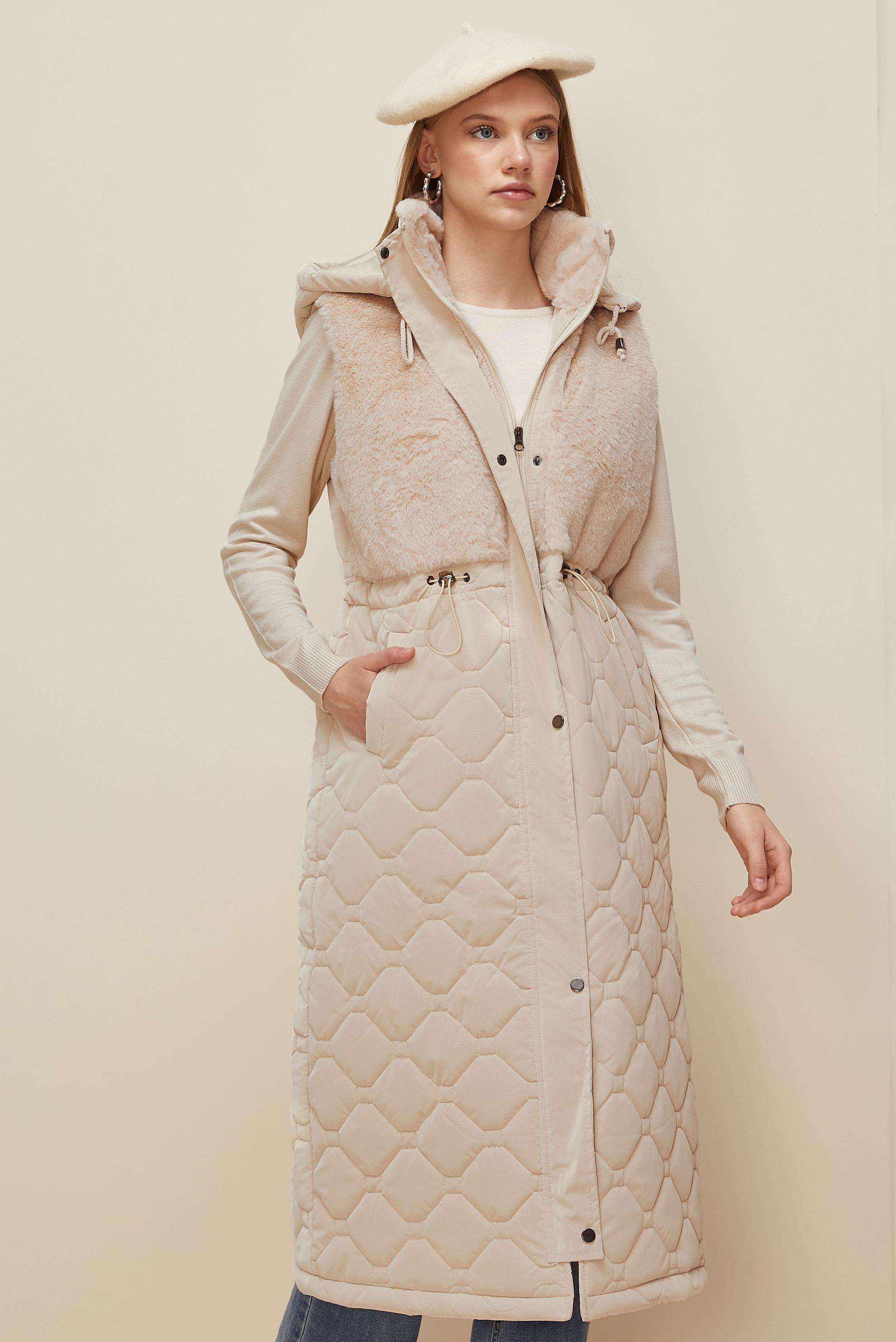 Vêtements hijab BEIGE GILET AVEC DÉTAILS EN FOURRURE 90598