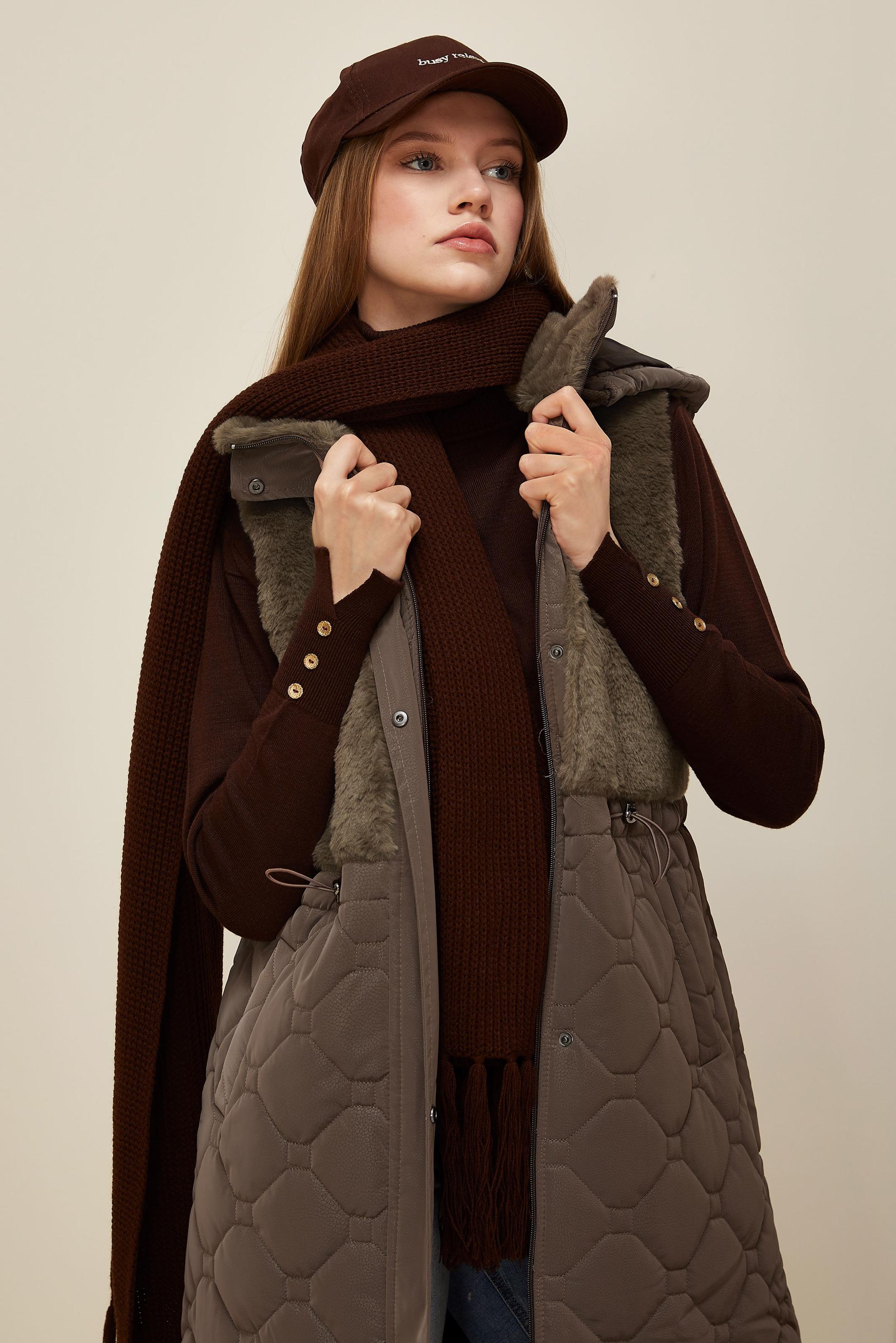 Vêtements hijab BRUN GILET AVEC DÉTAILS EN FOURRURE 90598