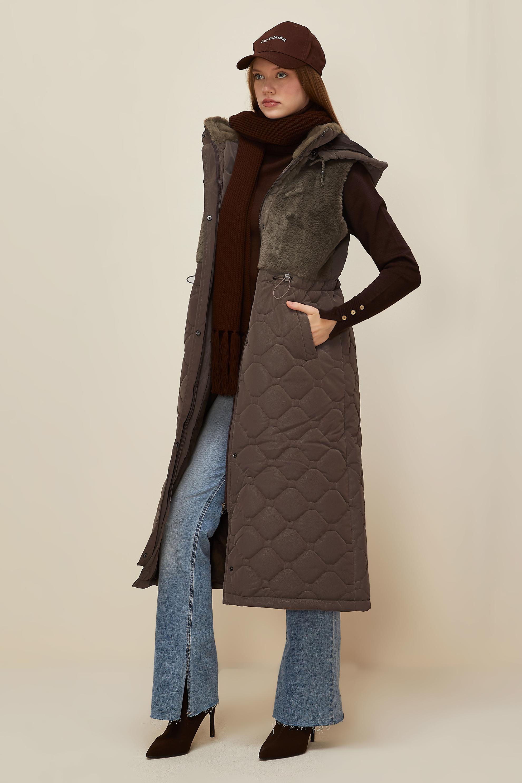 Vêtements hijab BRUN GILET AVEC DÉTAILS EN FOURRURE 90598