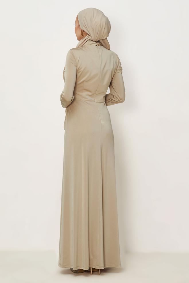 Hijab-Kleidung BEIGE DRAPIERTES SATINKLEID 50541 - ALVİNA