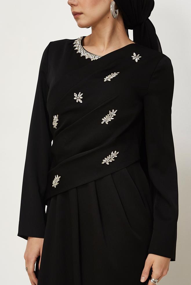 Vêtements hijab NOIR ROBE EN SATIN DÉTAILLÉE DE GEMMES 50562 - ALVİNA