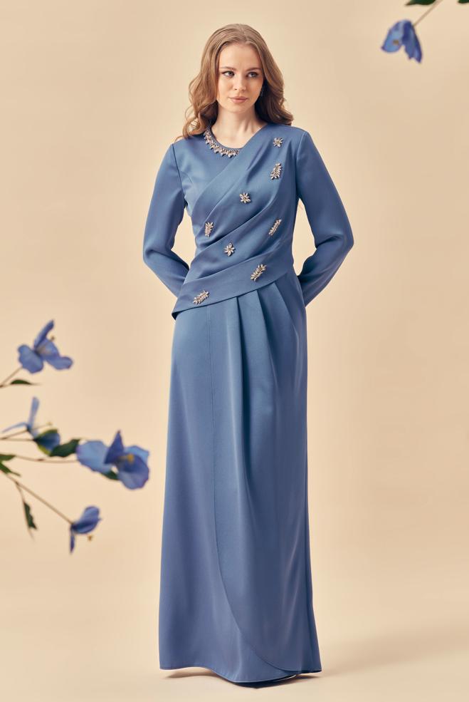 Hijab-Kleidung NAVY BLAU SATINKLEID MIT EDELSTEINDETAILS 50562 - ALVİNA