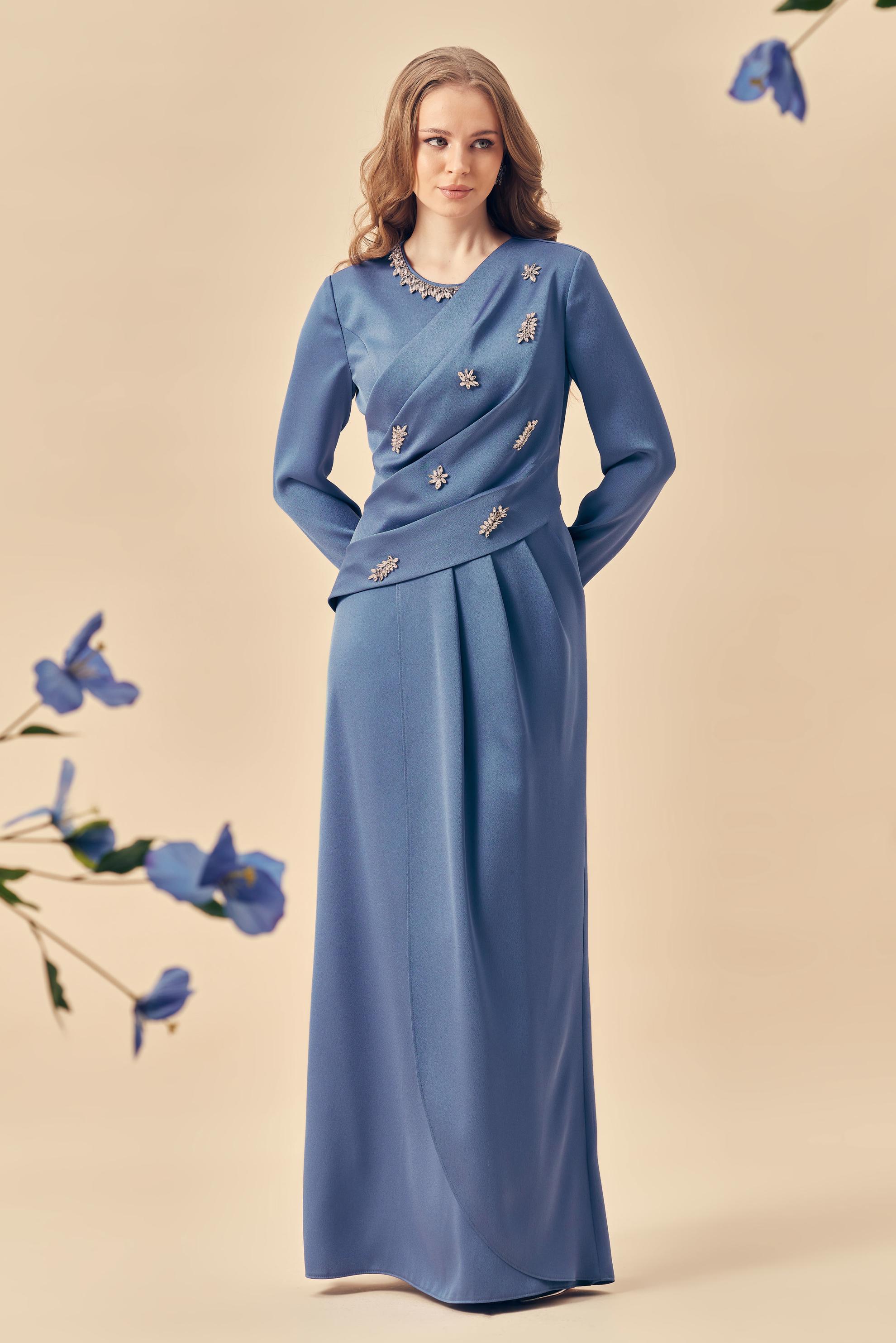 Hijab-Kleidung NAVY BLAU SATINKLEID MIT EDELSTEINDETAILS 50562