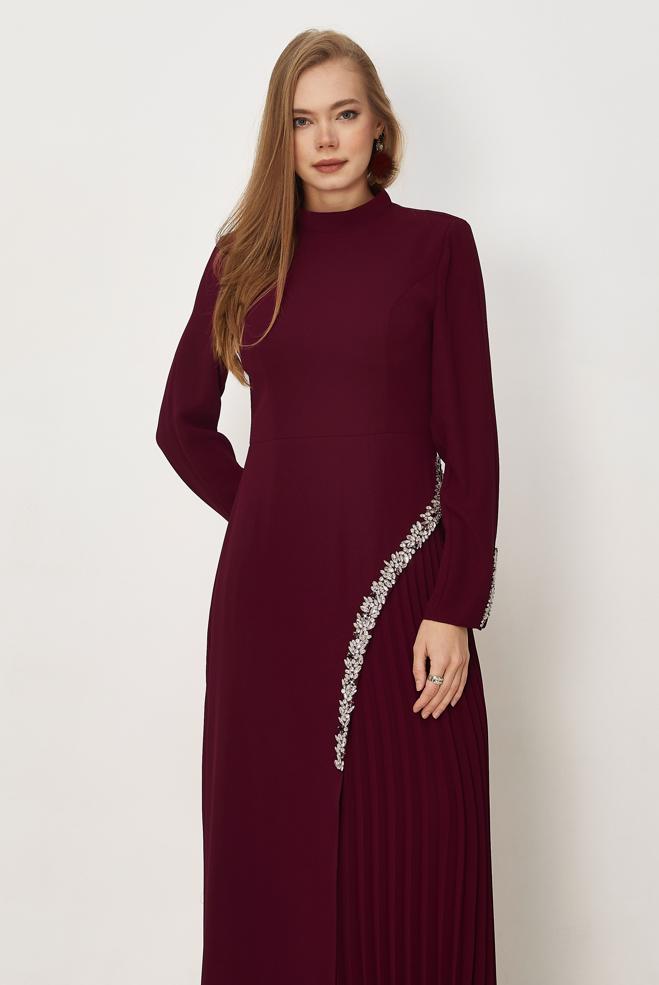Hijab-Kleidung BURGUND ABENDKLEID MIT EDELSTEIN DETAILS 50542 - ALVİNA