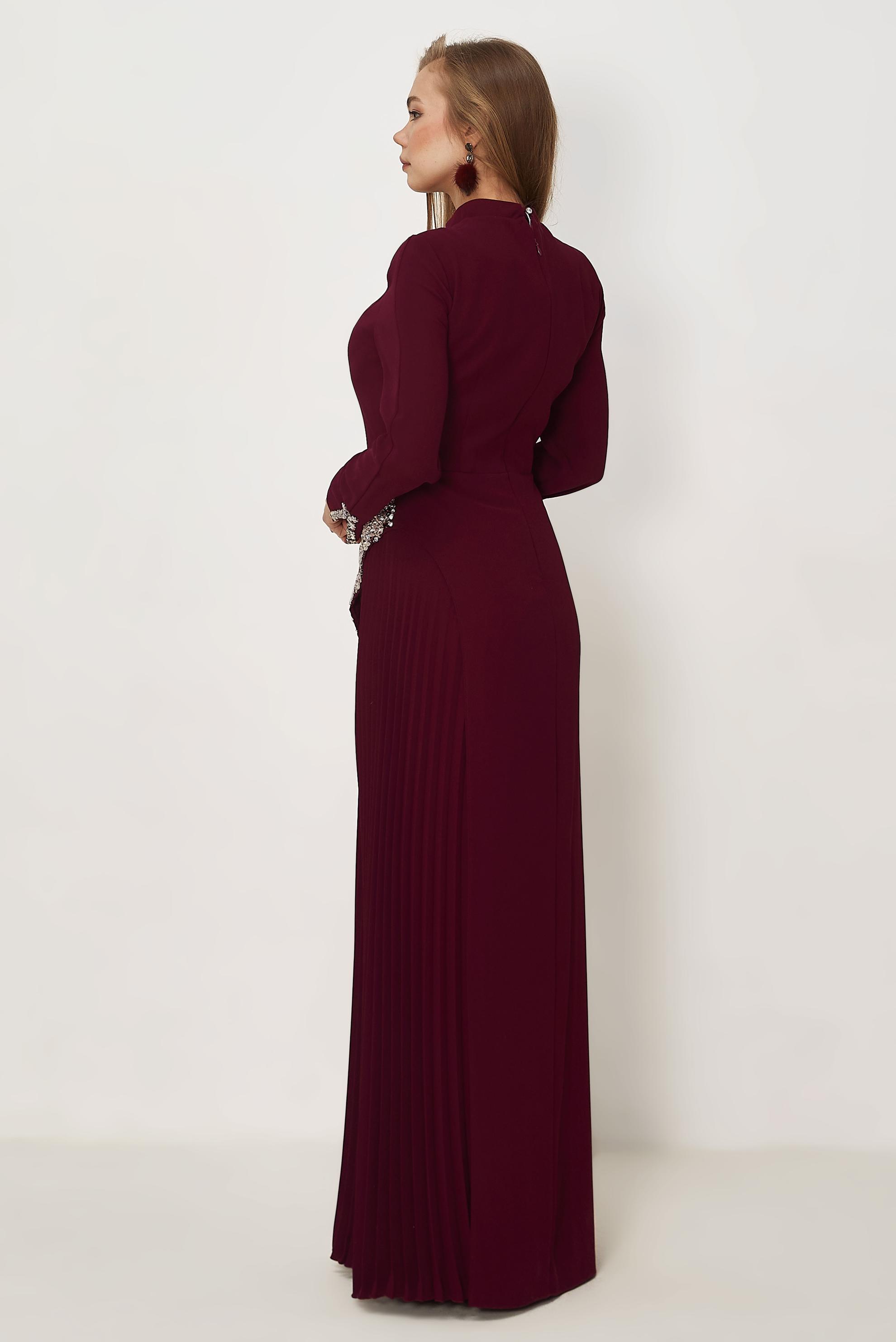 Hijab-Kleidung BURGUND ABENDKLEID MIT EDELSTEIN DETAILS 50542