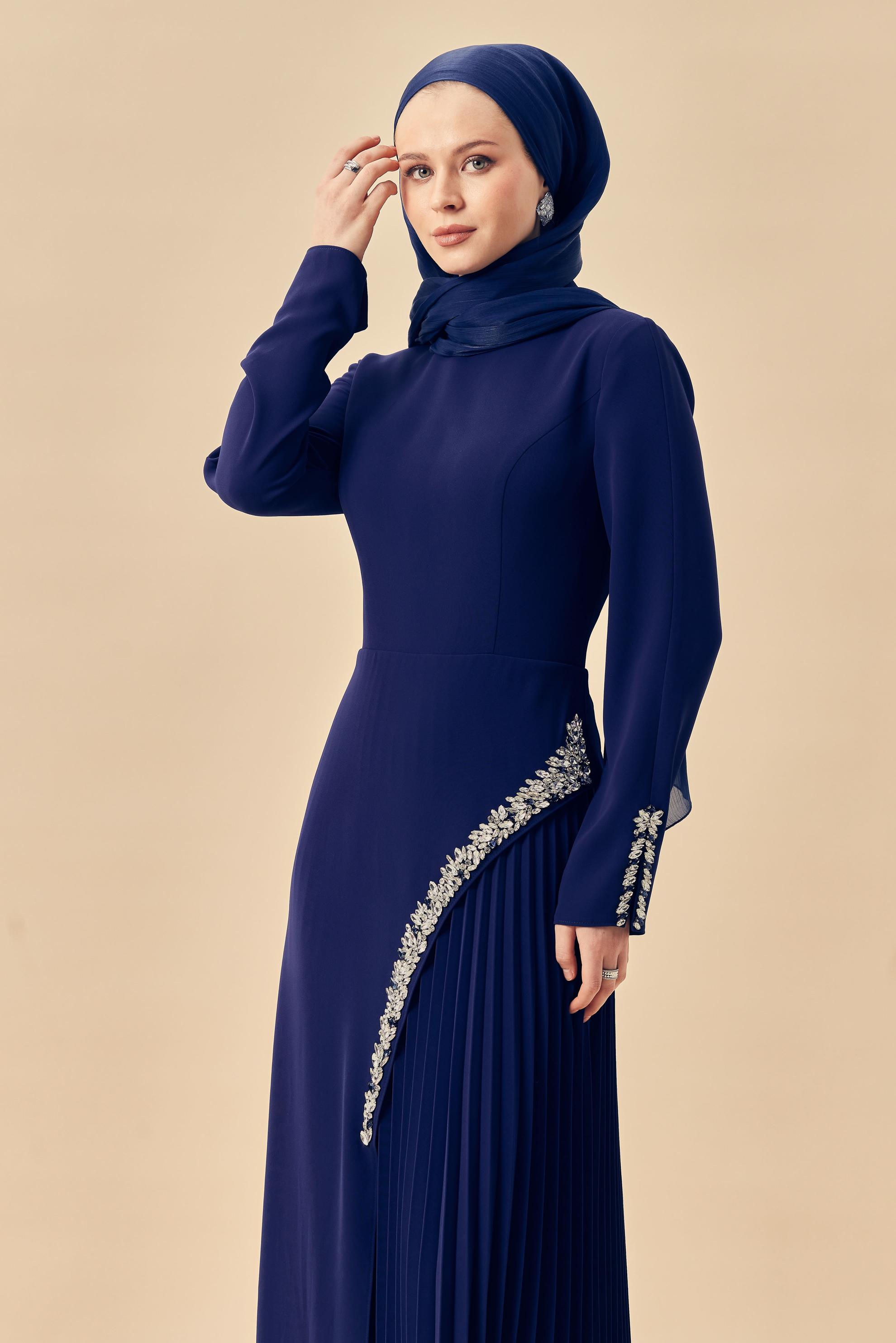 Hijab-Kleidung NAVY BLAU ABENDKLEID MIT EDELSTEIN DETAILS 50542