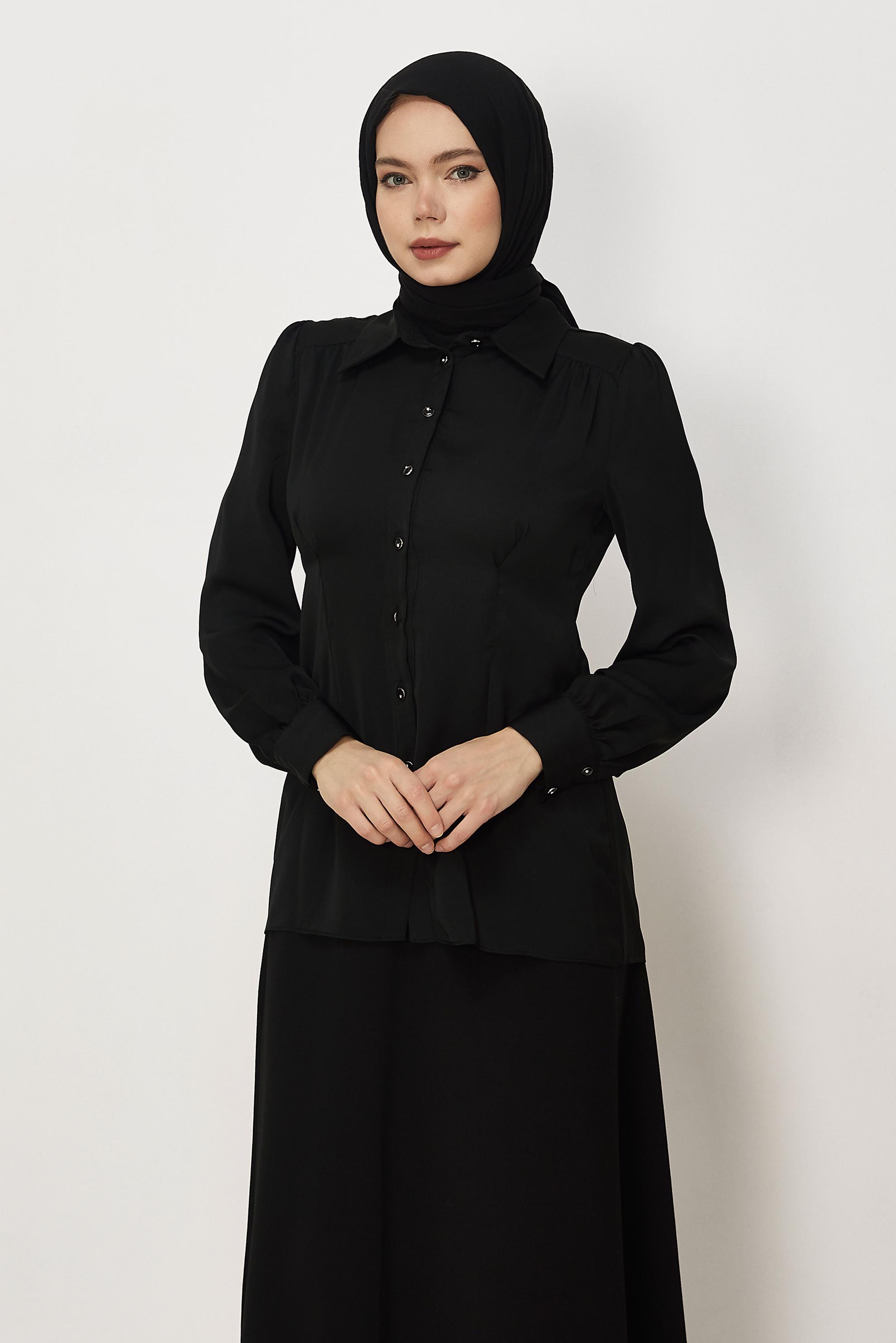 Hijab-Kleidung SCHWARZ BLUSE MIT HEMDKRAGEN 45376