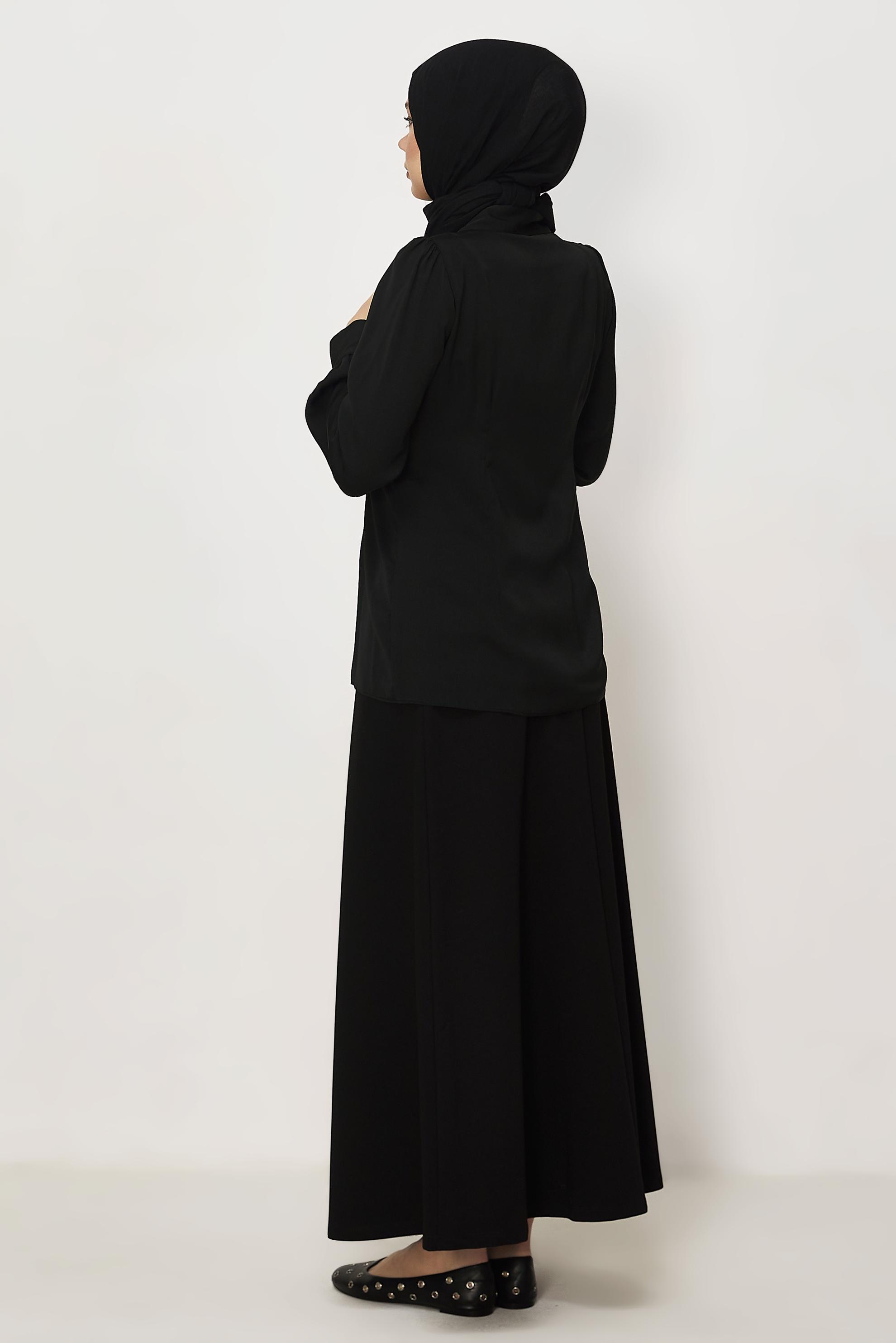 Hijab-Kleidung SCHWARZ BLUSE MIT HEMDKRAGEN 45376