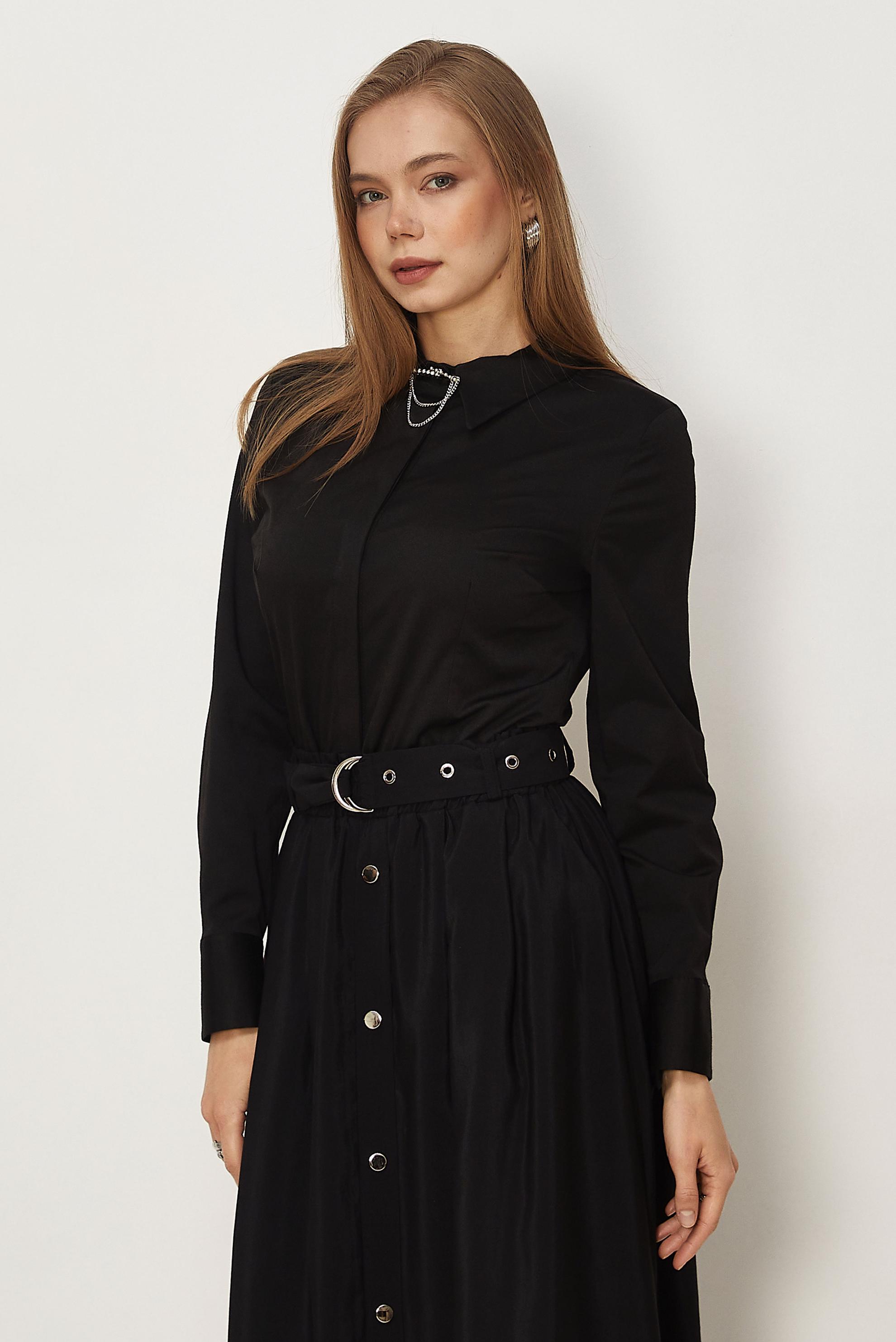 Hijab-Kleidung SCHWARZ BLUSE AUS SATIN MIT HEMDKRAGEN 46529