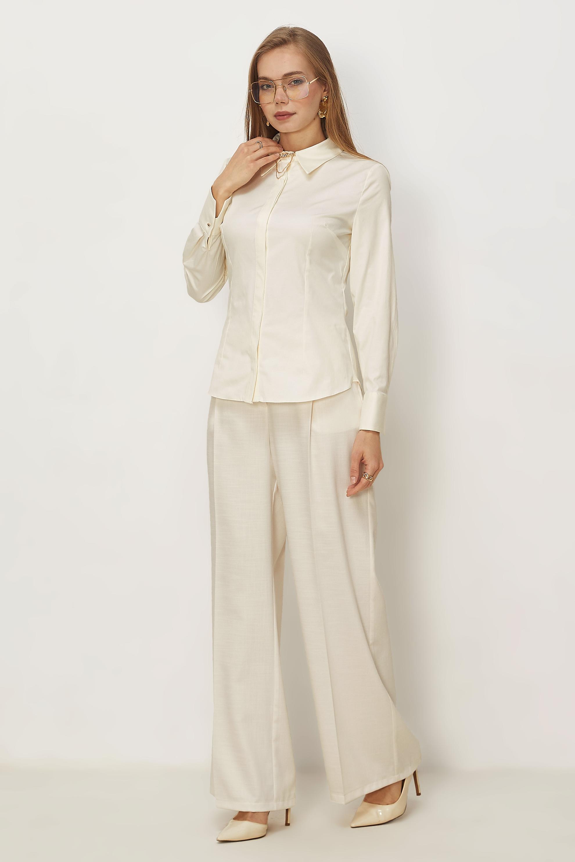 Hijab-Kleidung ECRU BLUSE AUS SATIN MIT HEMDKRAGEN 46529