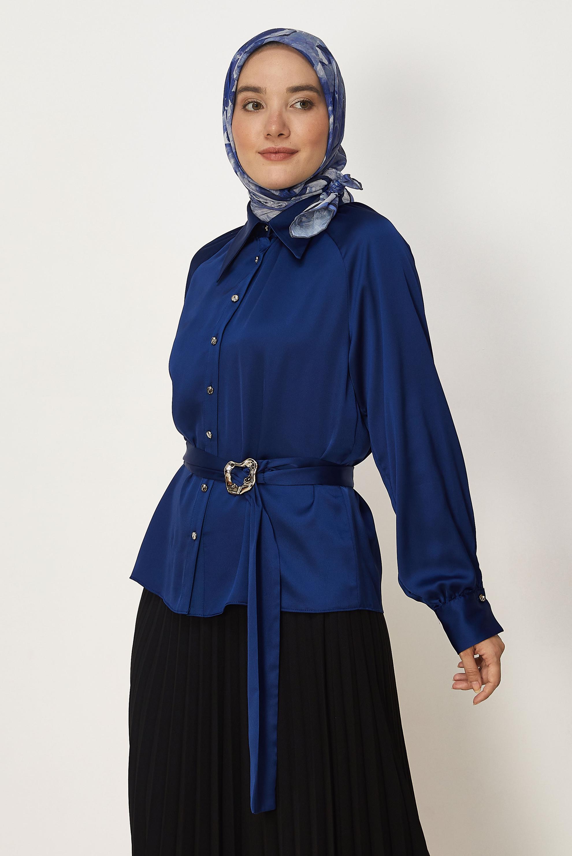 Tesettür giyim LACİVERT KEMERLİ SATEN BLUZ 46647