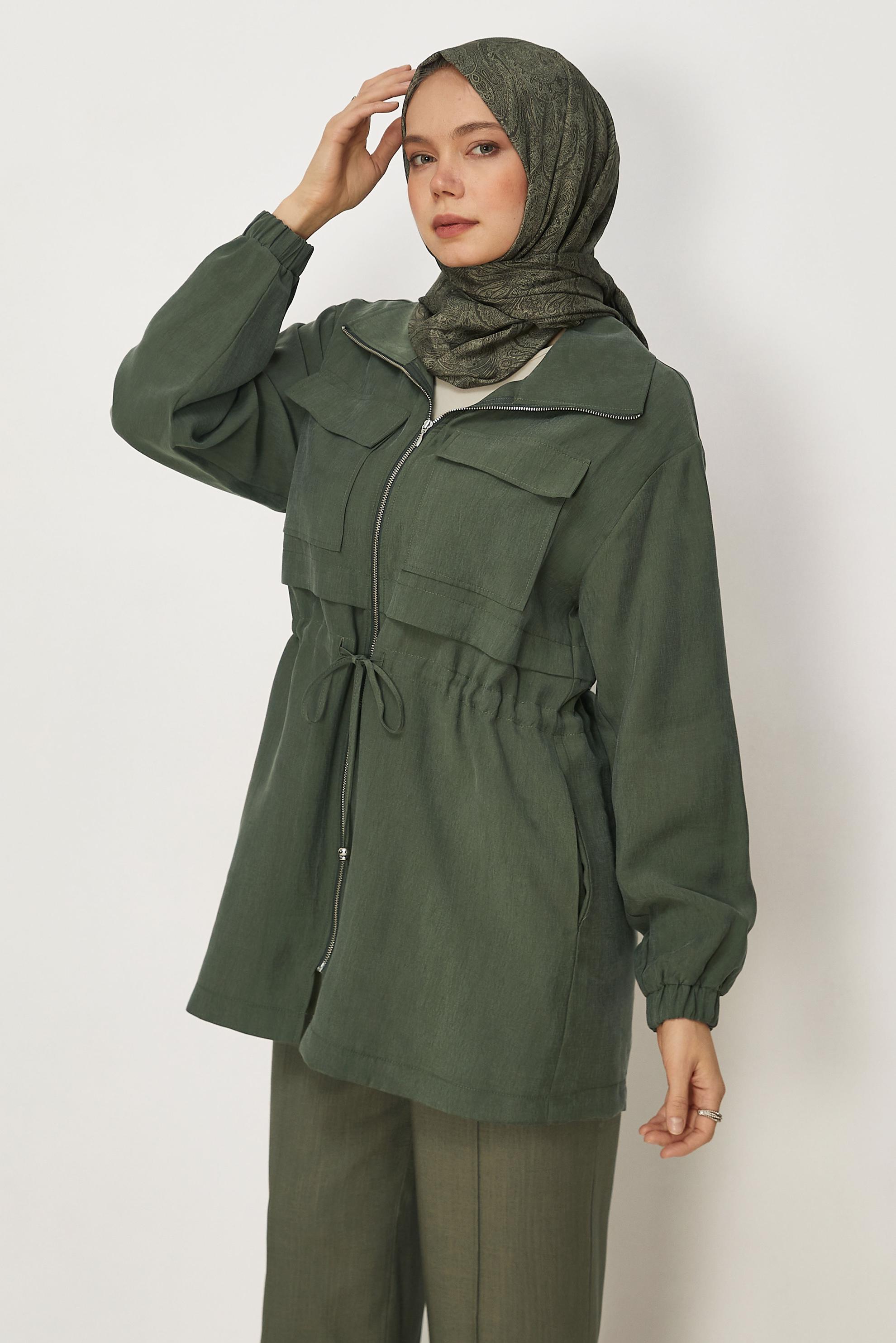 Hijab-Kleidung KHAKI JACKE MIT GESMOKTEM BUND 46354