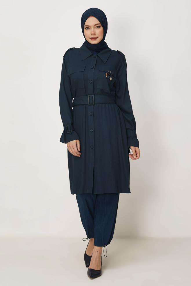 Hijab-Kleidung NAVY BLAU LEINENJACKE MIT GÜRTEL 46393 - ALVİNA