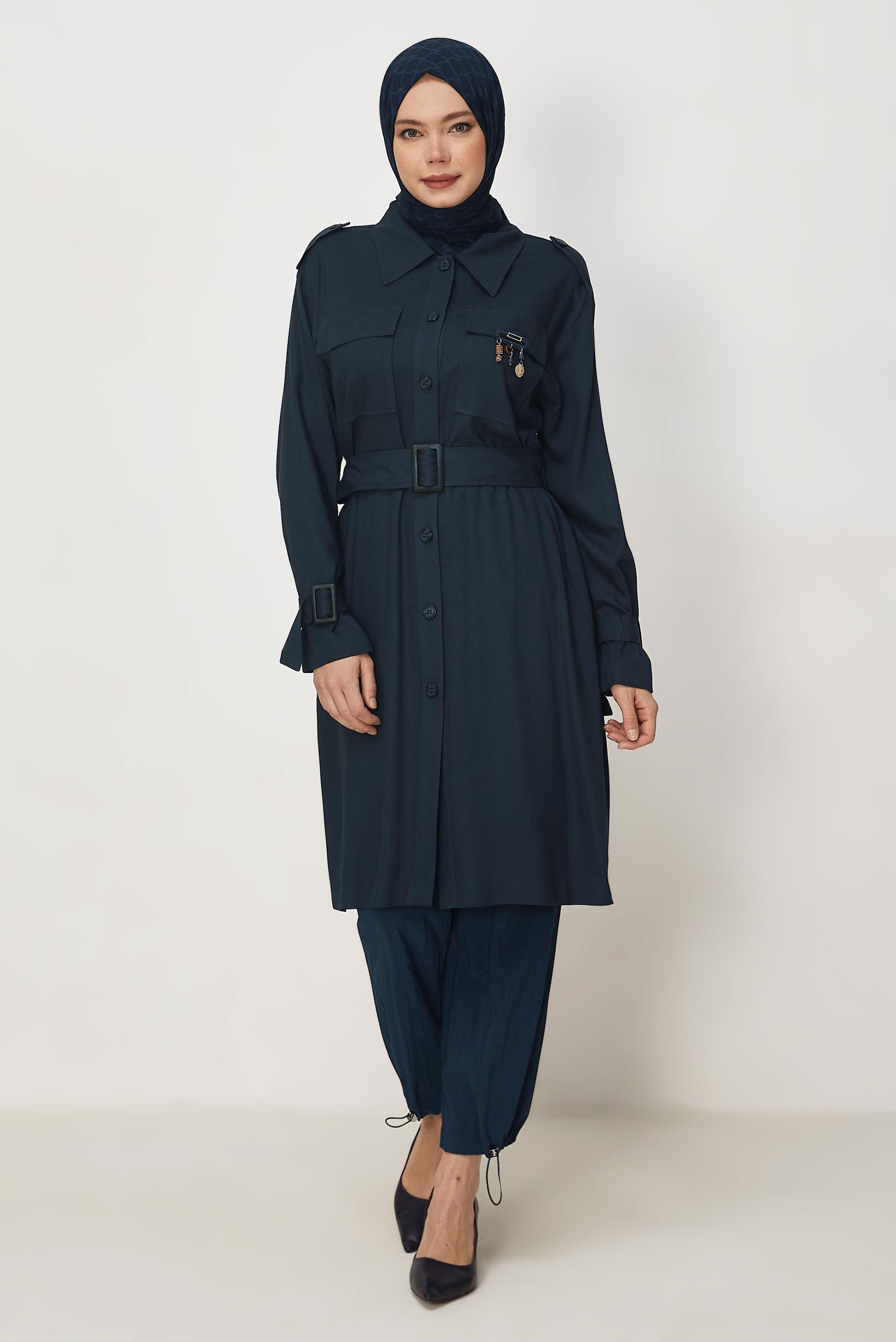 Hijab-Kleidung NAVY BLAU LEINENJACKE MIT GÜRTEL 46393