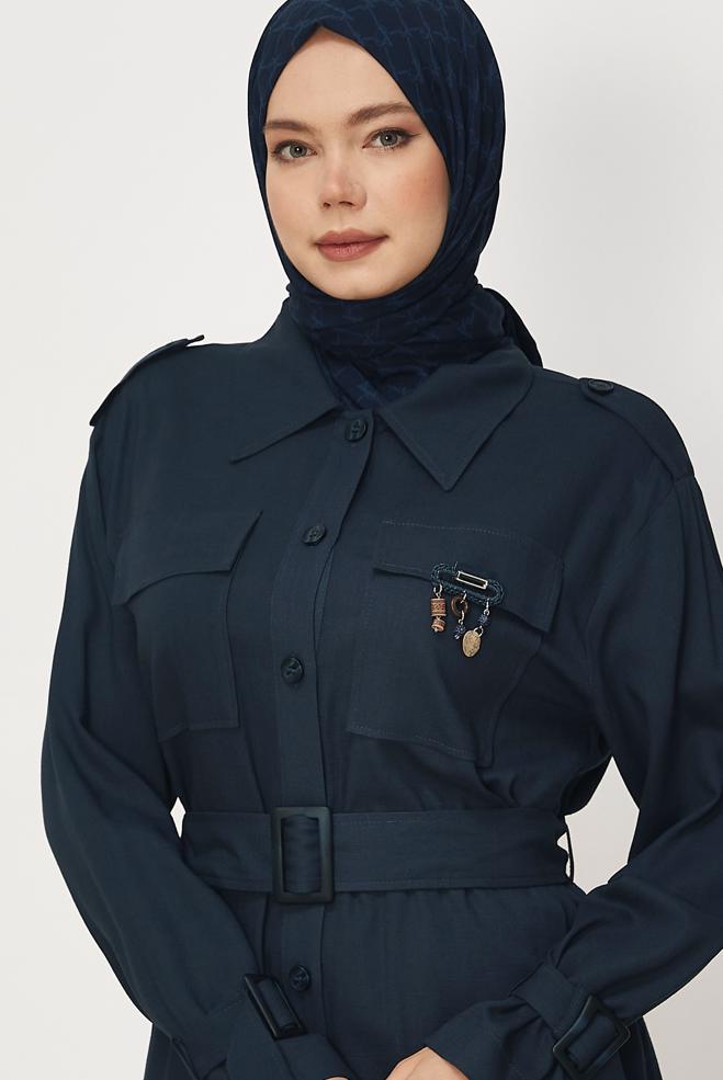 Hijab-Kleidung NAVY BLAU LEINENJACKE MIT GÜRTEL 46393 - ALVİNA