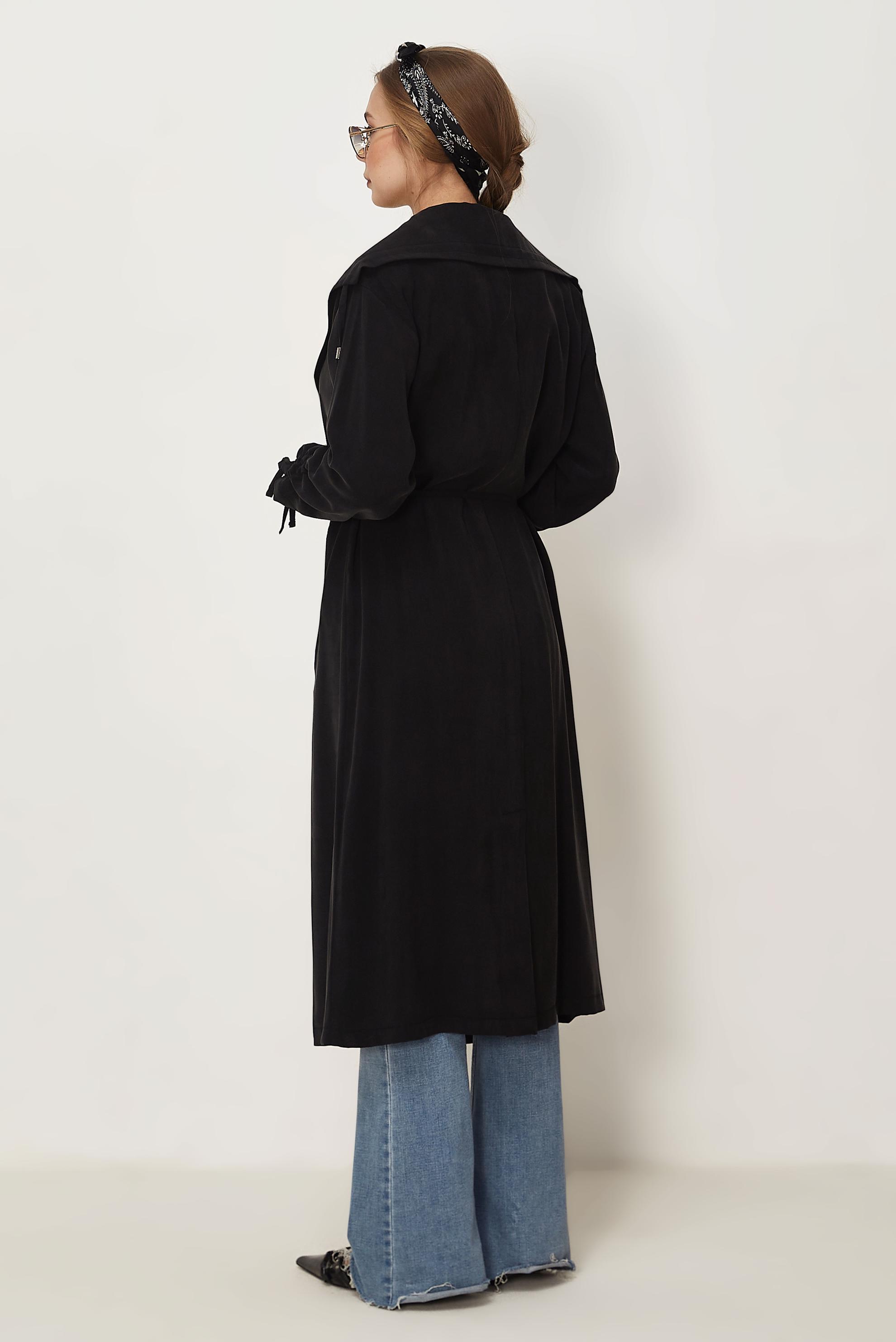 Hijab-Kleidung SCHWARZ JACKE AUS MODAL MIT GÜRTEL 46439