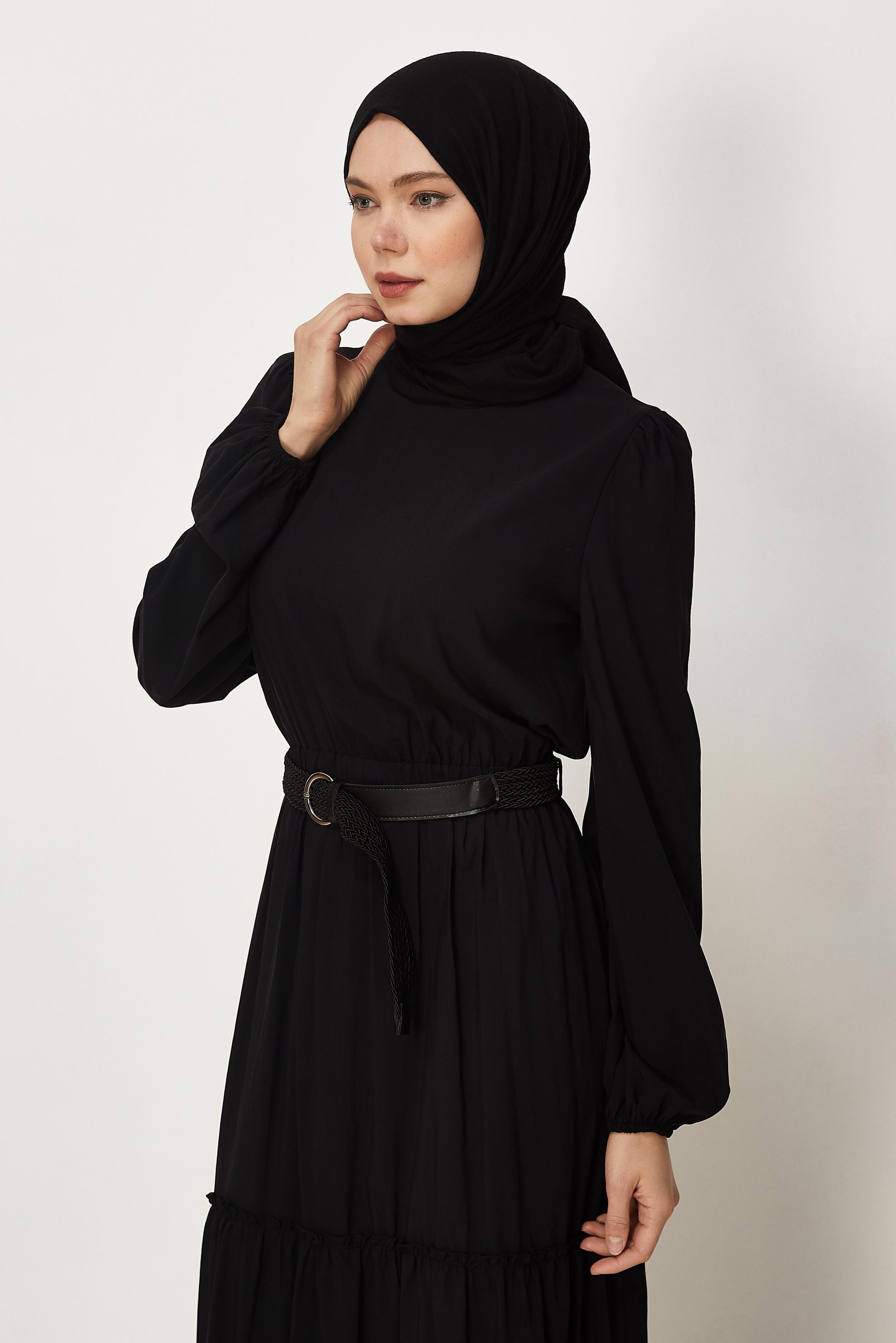 Tesettür giyim SİYAH KEMERLİ BİSİKLET YAKA ELBİSE 45727