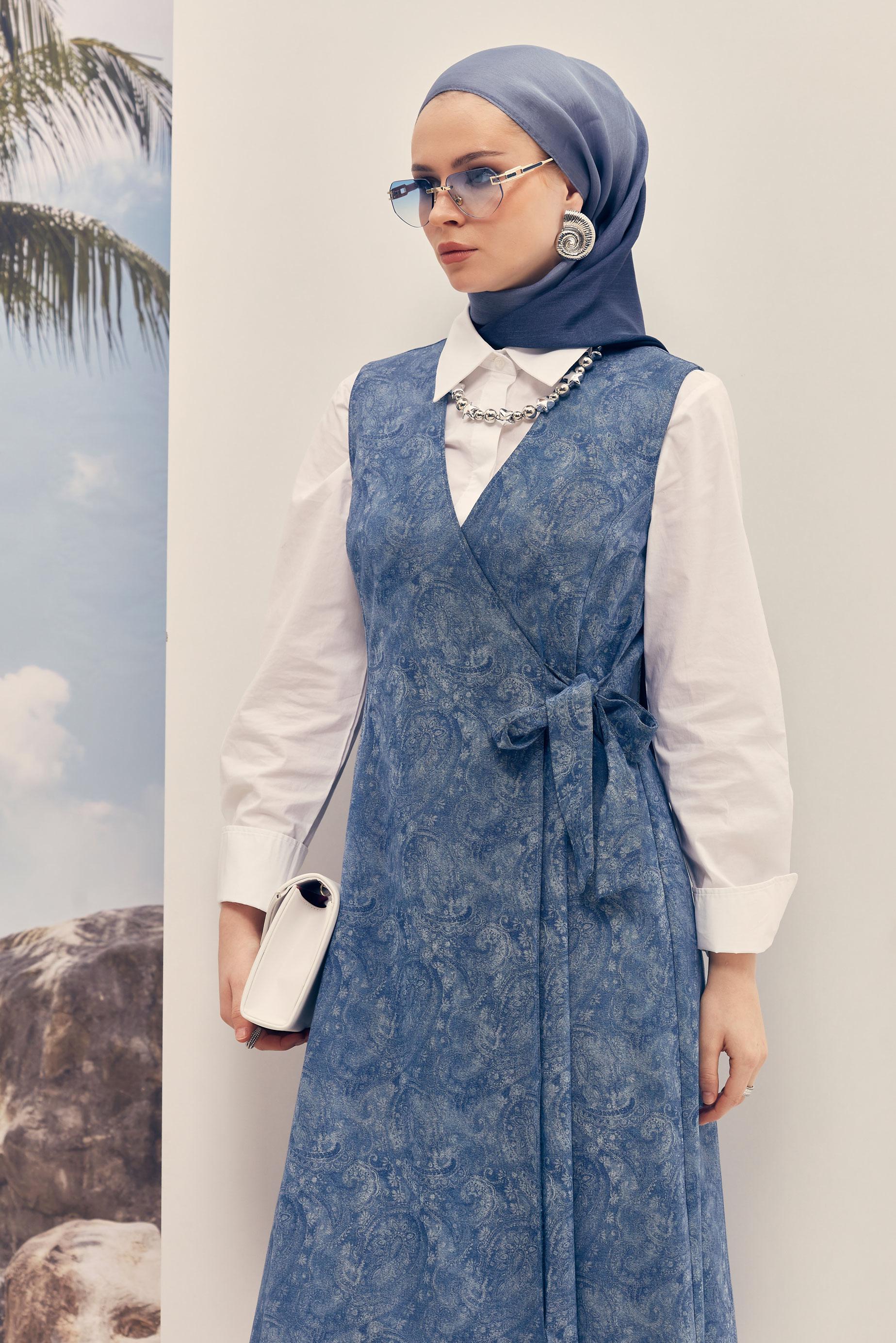 Hijab-Kleidung BLAU TRÄGERKLEID IN DENIM-OPTIK 46312