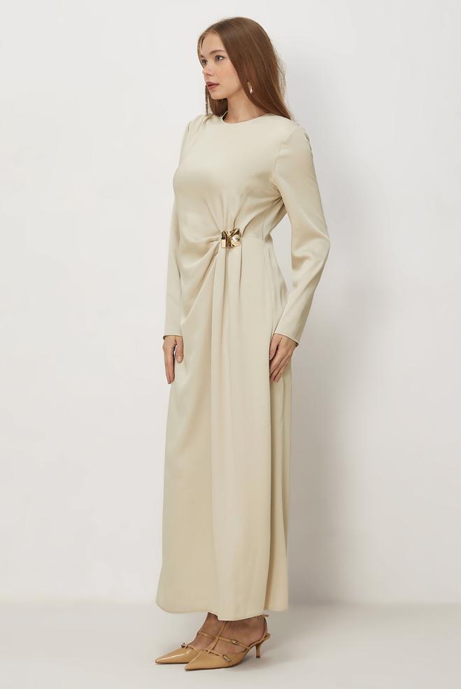 Hijab-Kleidung BEIGE SATIN-KREPPKLEID 46325 - ALVİNA