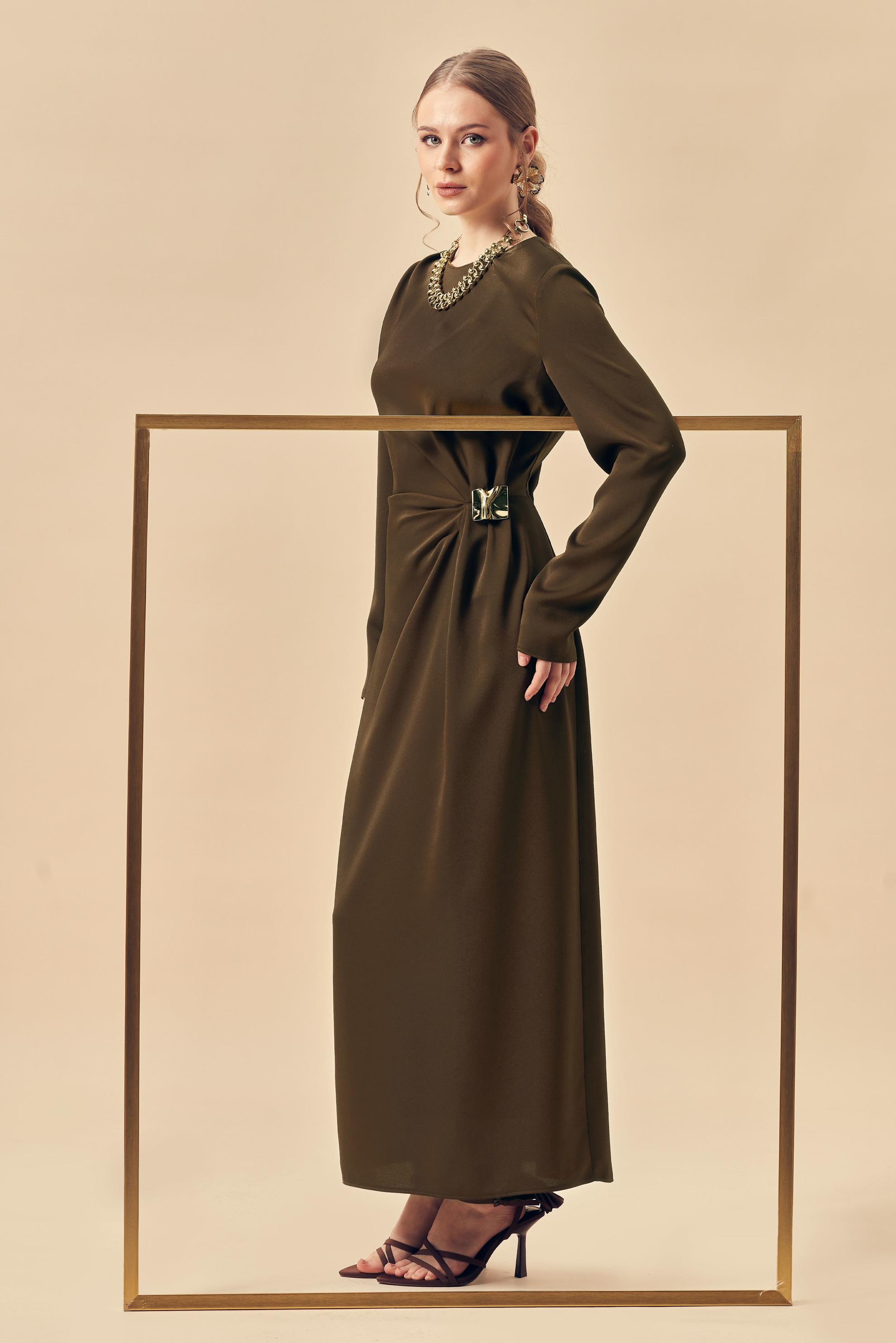 Hijab-Kleidung BRAUN SATIN-KREPPKLEID 46325