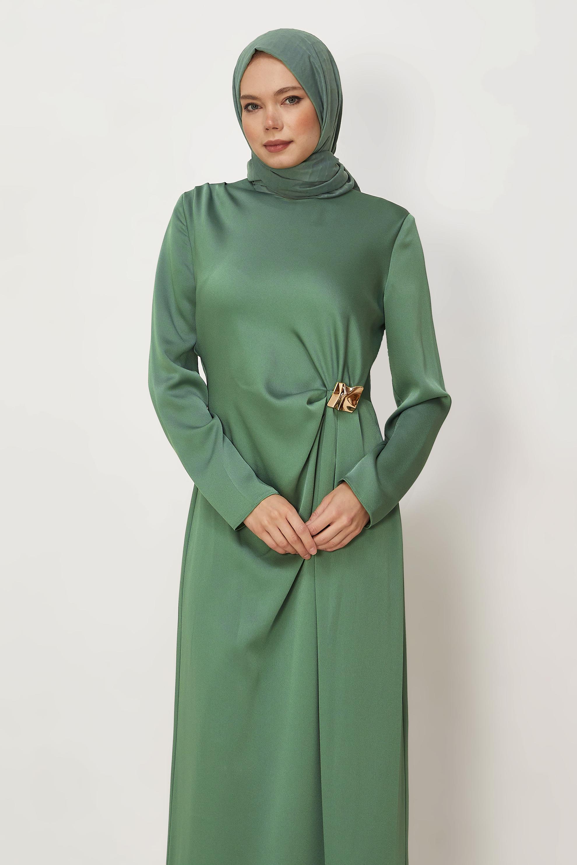 Tesettür giyim BEJ SATEN KREP ELBİSE 46325