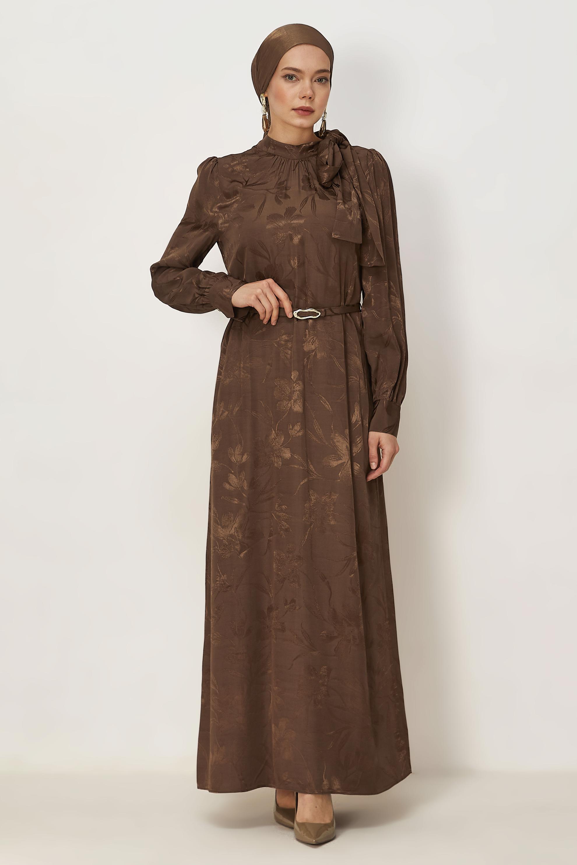 Vêtements hijab BRUN ROBE JACQUARD EN SATIN CEINTURÉE 46411