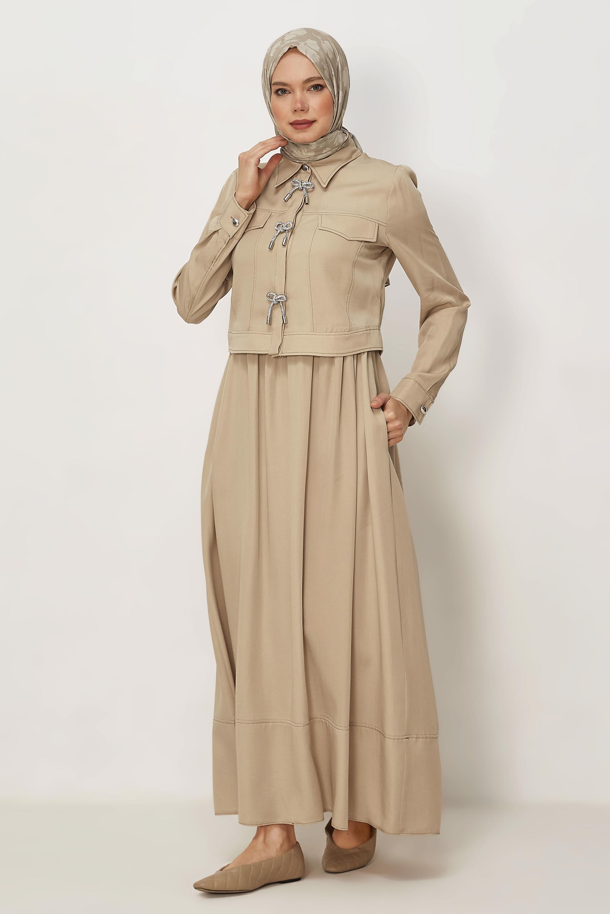 Hijab-Kleidung BEIGE SCHLEIFEN DETAILLIERTES KLEIDUNGSSET 46412