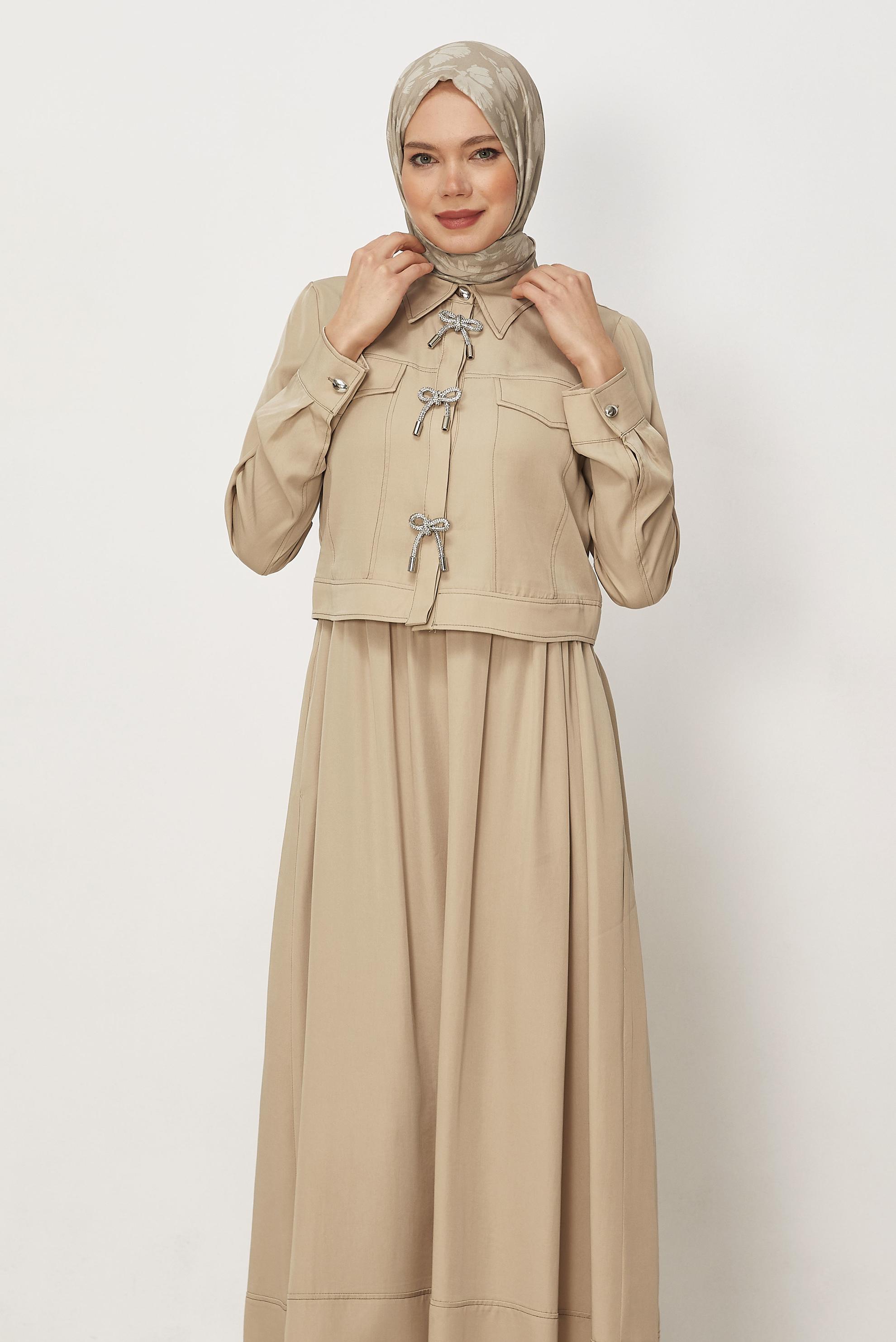 Hijab-Kleidung BEIGE SCHLEIFEN DETAILLIERTES KLEIDUNGSSET 46412
